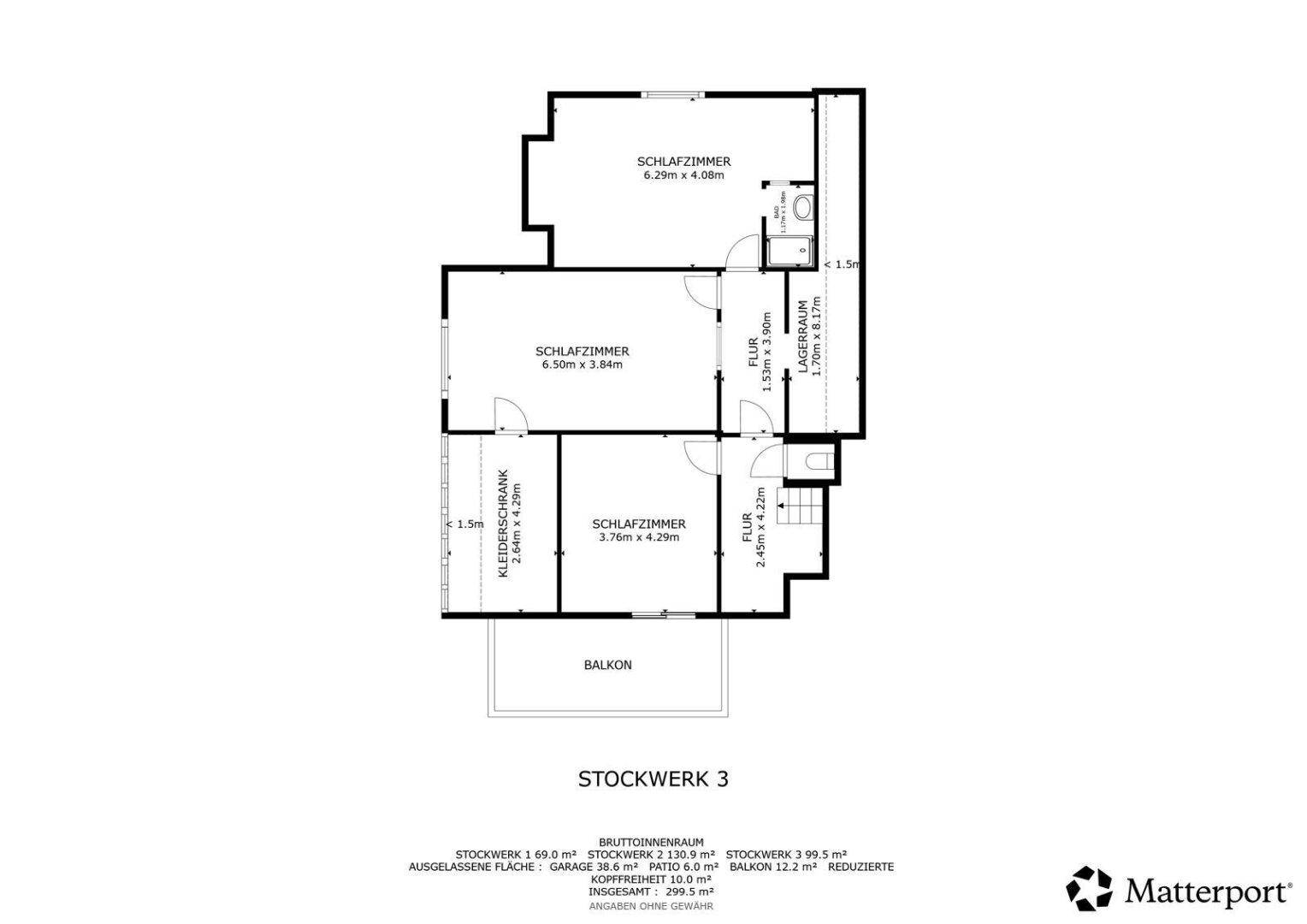 Grundriss des dritten Stockwerks mit drei Schlafzimmern, Ankleidezimmer, zwei Bädern und Balkon.