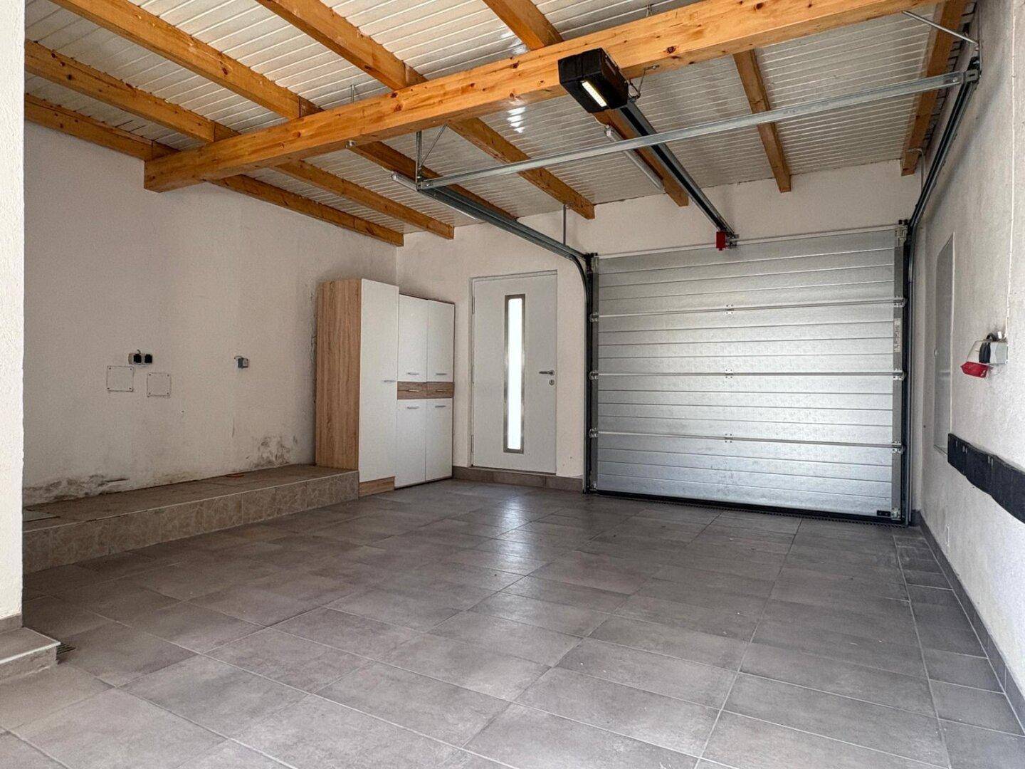 Haupteingang (Garage)