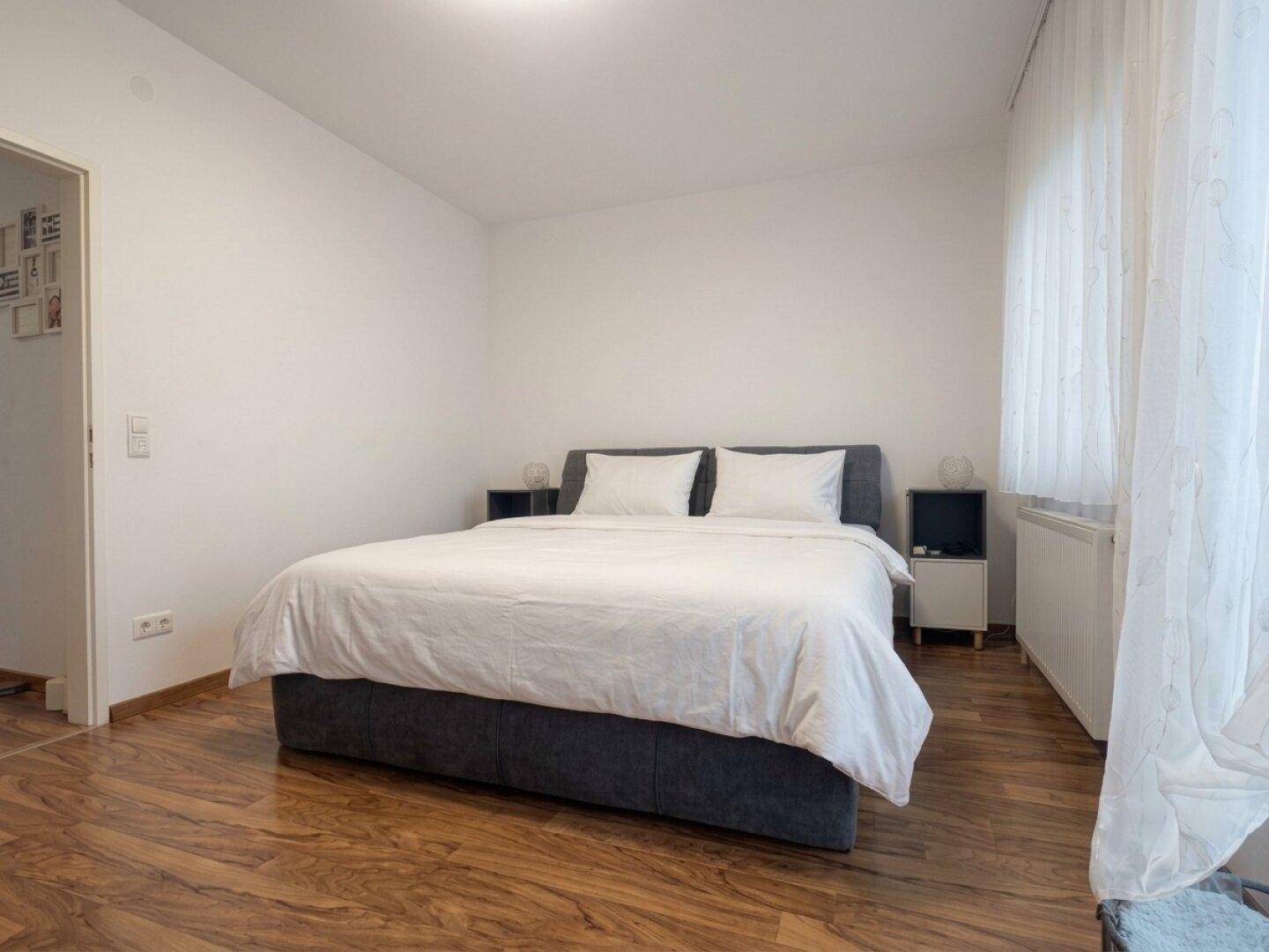 Schlafzimmer 1