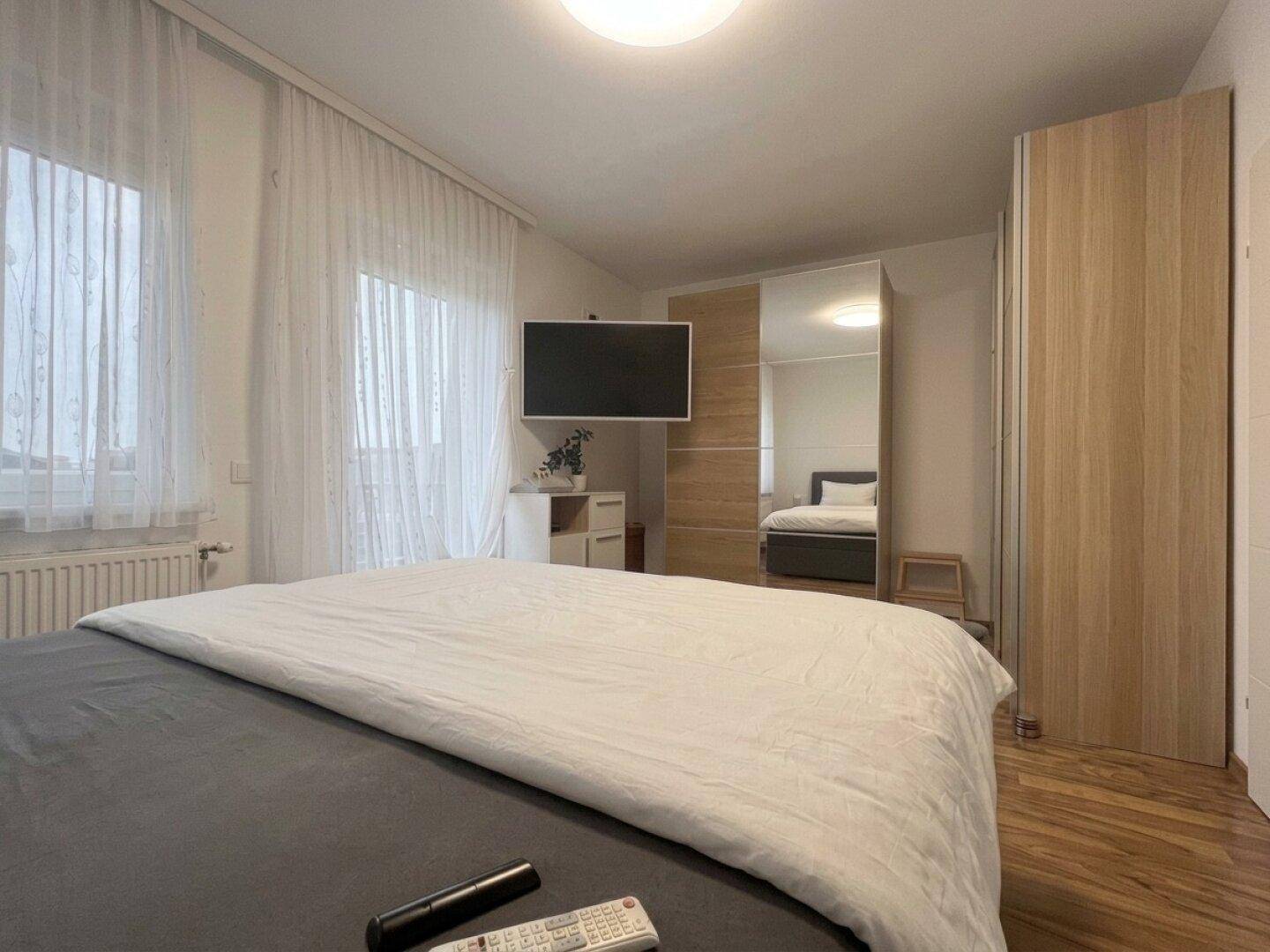 Schlafzimmer 1