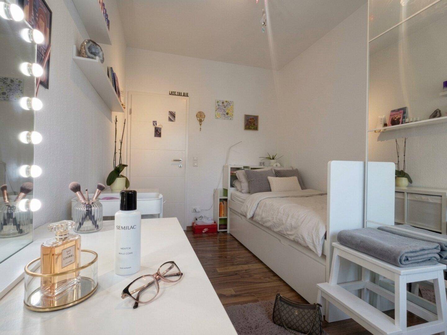 Schlafzimmer 2