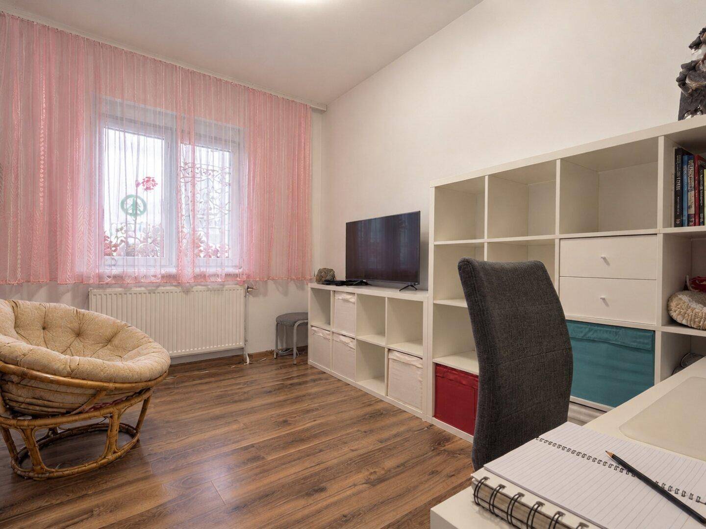 Schlafzimmer 3 (derzeit Büro)