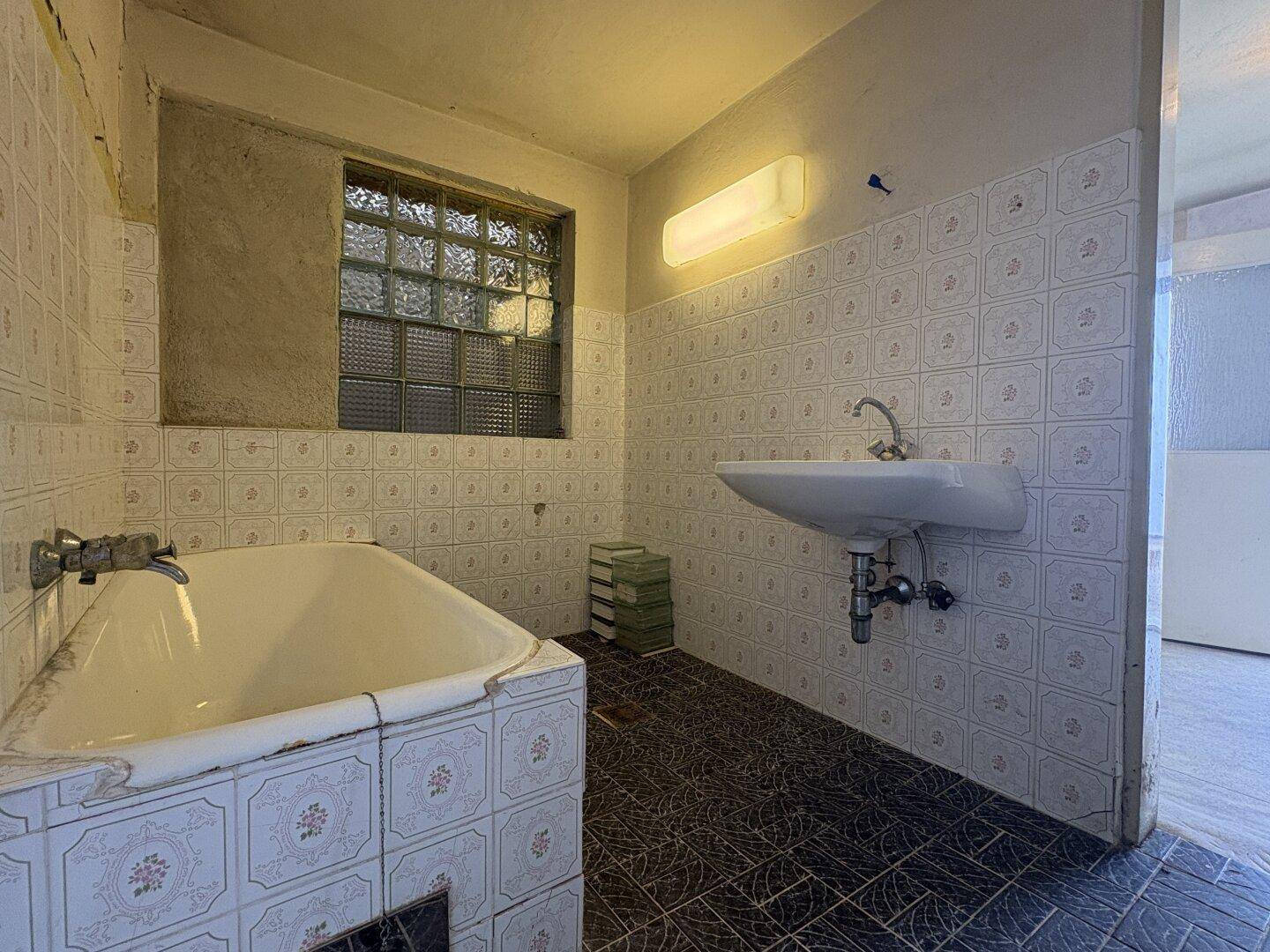 Badezimmer 3 (Altbestand)
