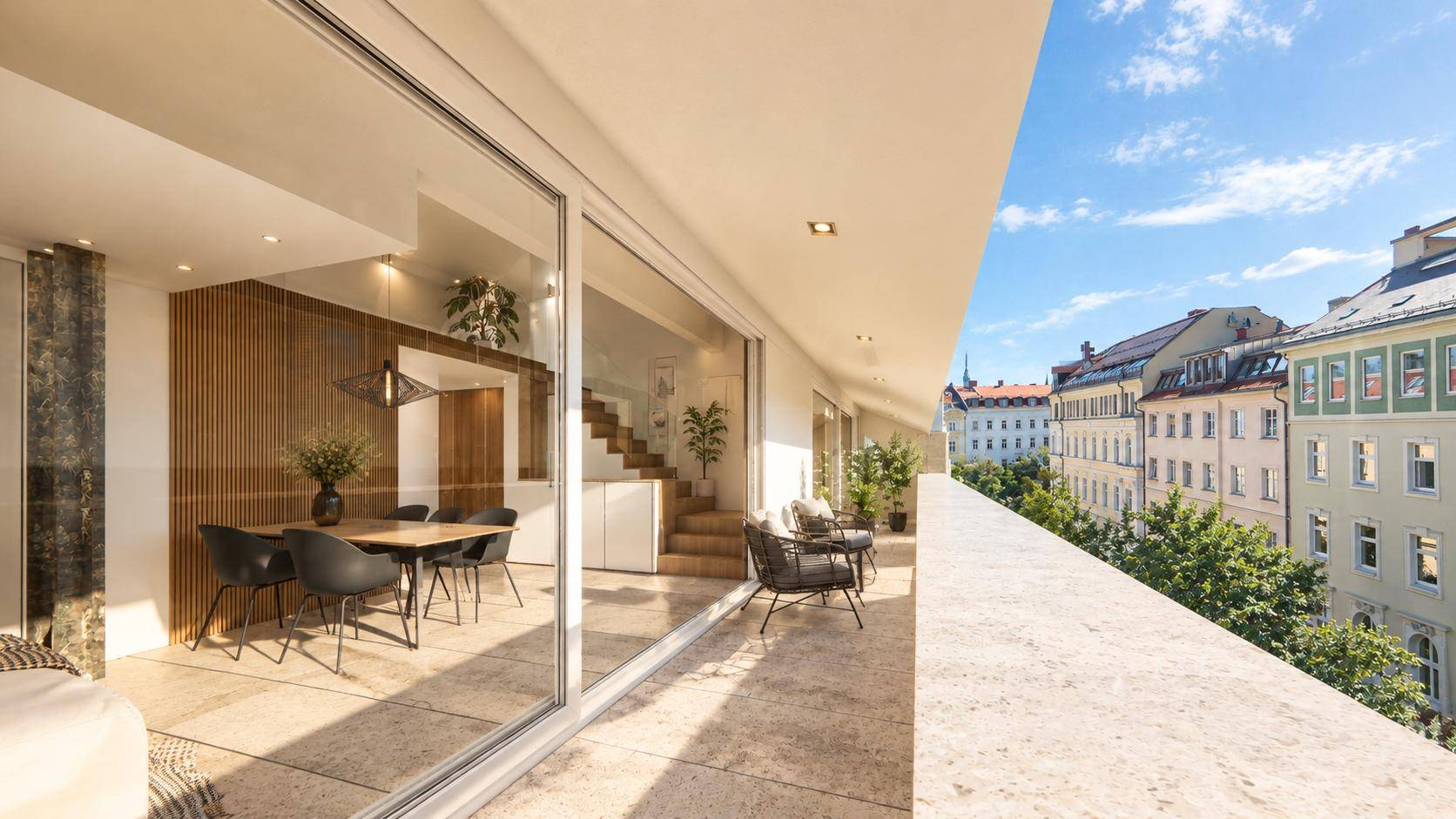 Heller Balkon mit weitem Stadtblick und direktem Zugang zum Wohnbereich.