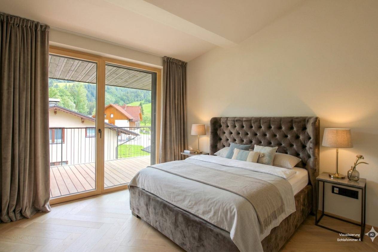Gemütliches Schlafzimmer mit großem Doppelbett, Holzboden und Zugang zu einem Balkon mit Bergblick.