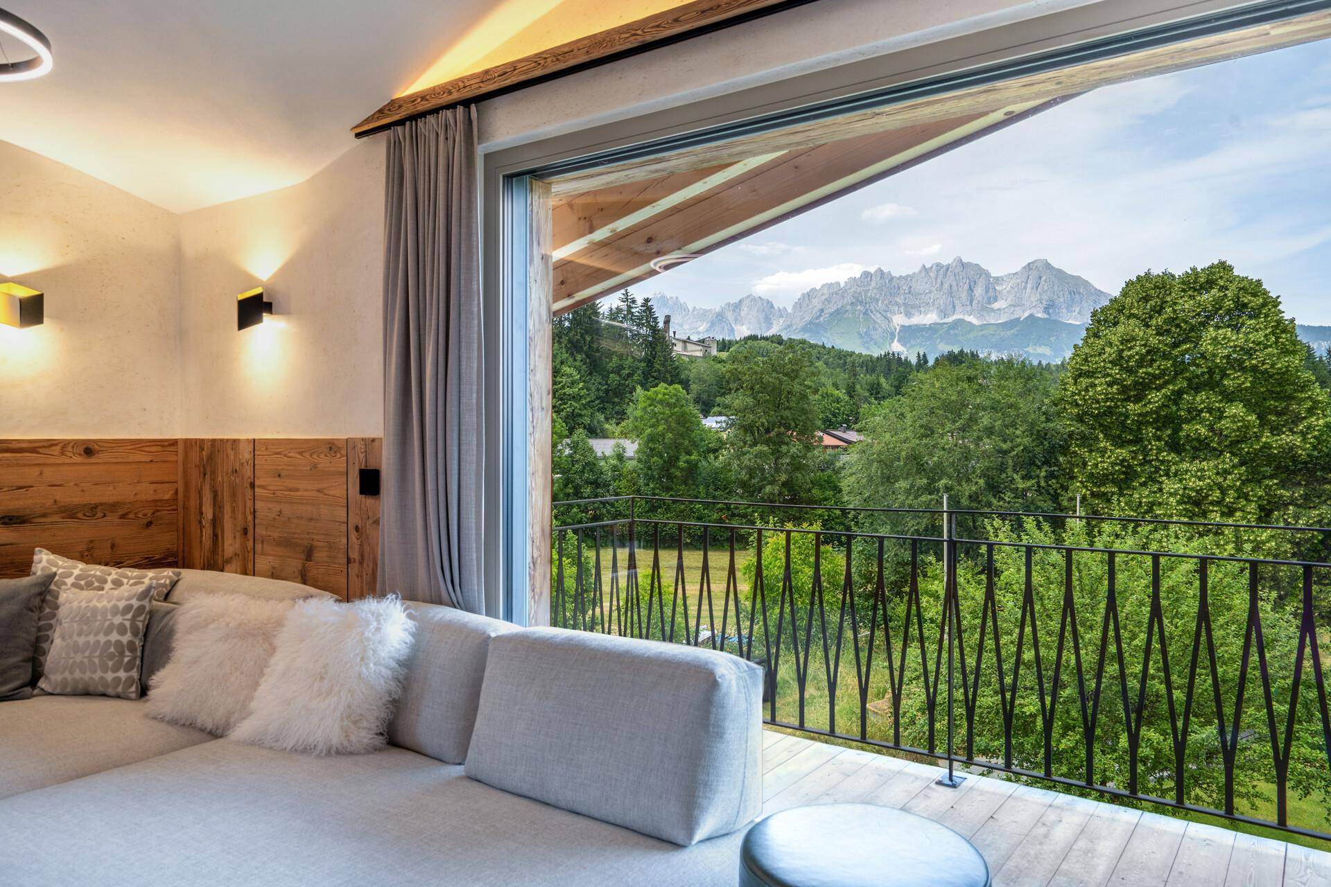 WOHNBEREICH MIT KAISERBLICK