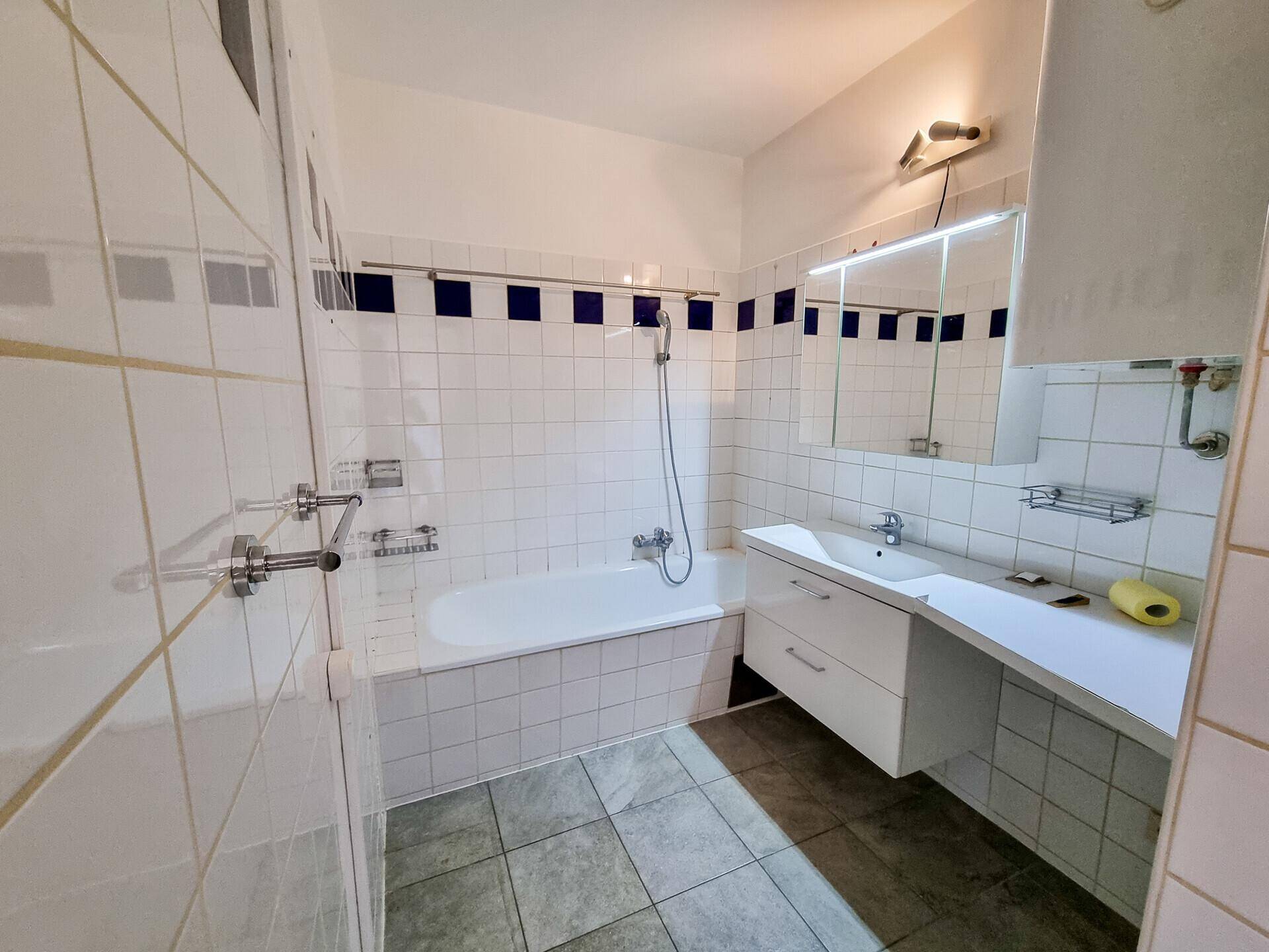 Badezimmer mit Wanne