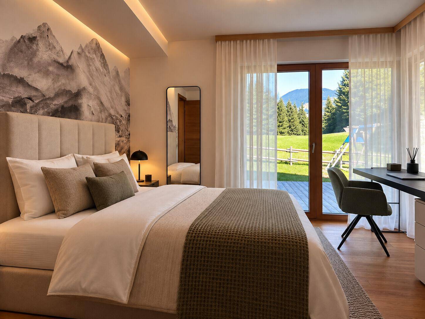 Helles Schlafzimmer mit großem Bett, Schreibtisch und herrlichem Blick auf die Berge und Natur.