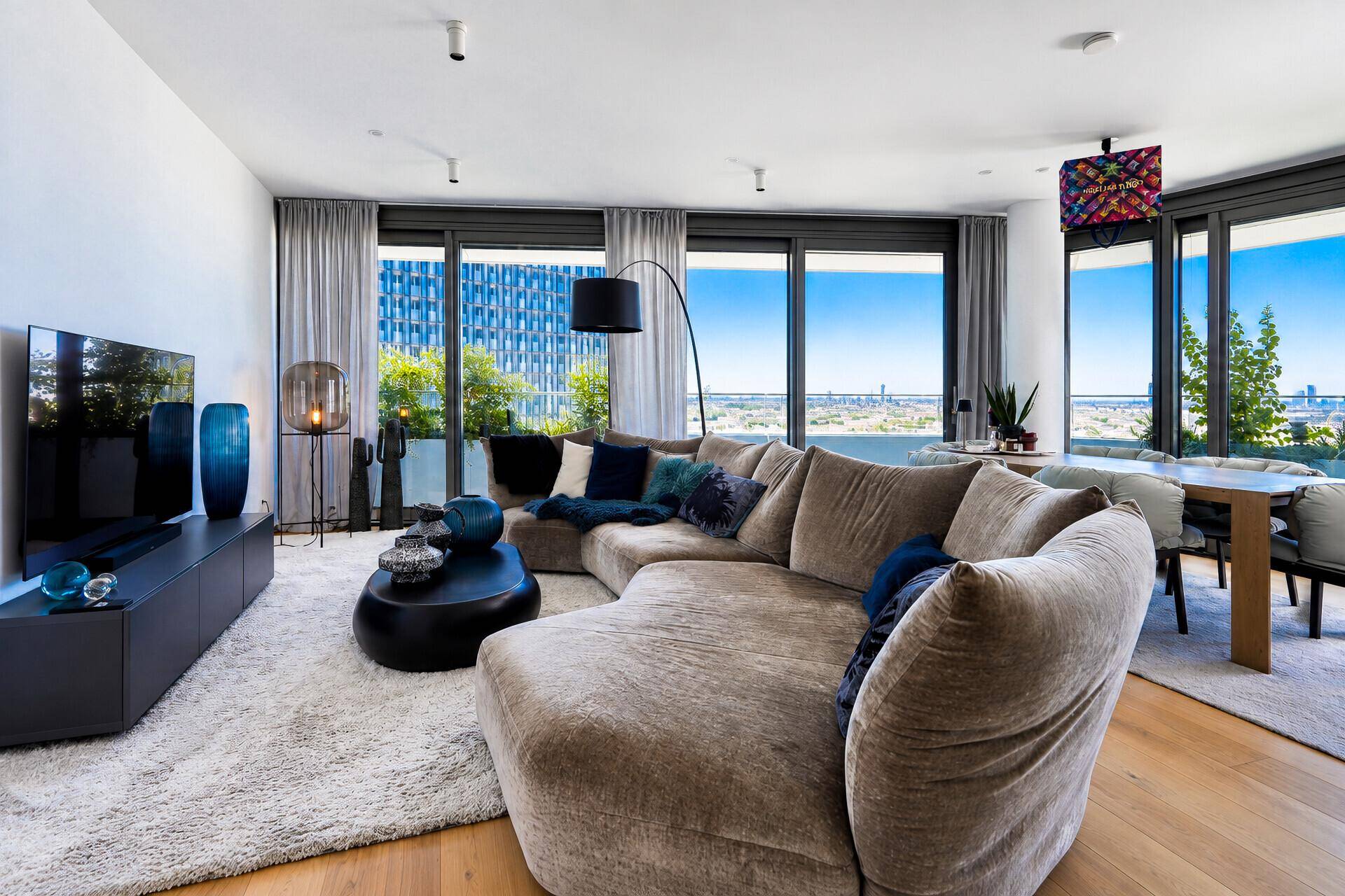 41. Etage | High-End Apartment | Full-Service Living