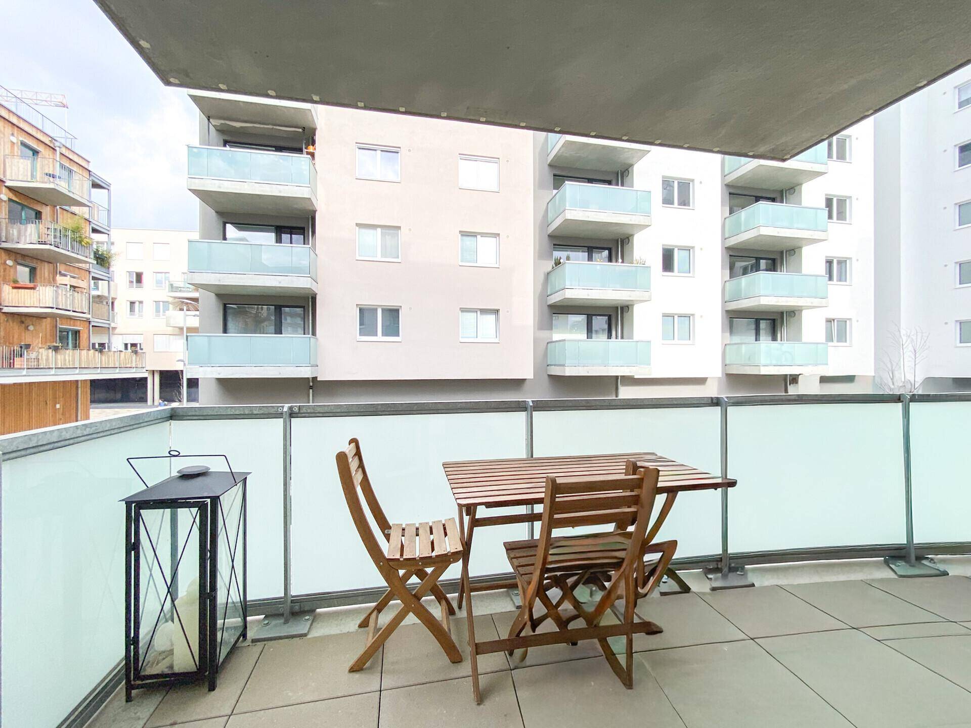 Helle 2-Zimmer-Wohnung mitBalkon - ideal für Singles oderPärchen - Mehr