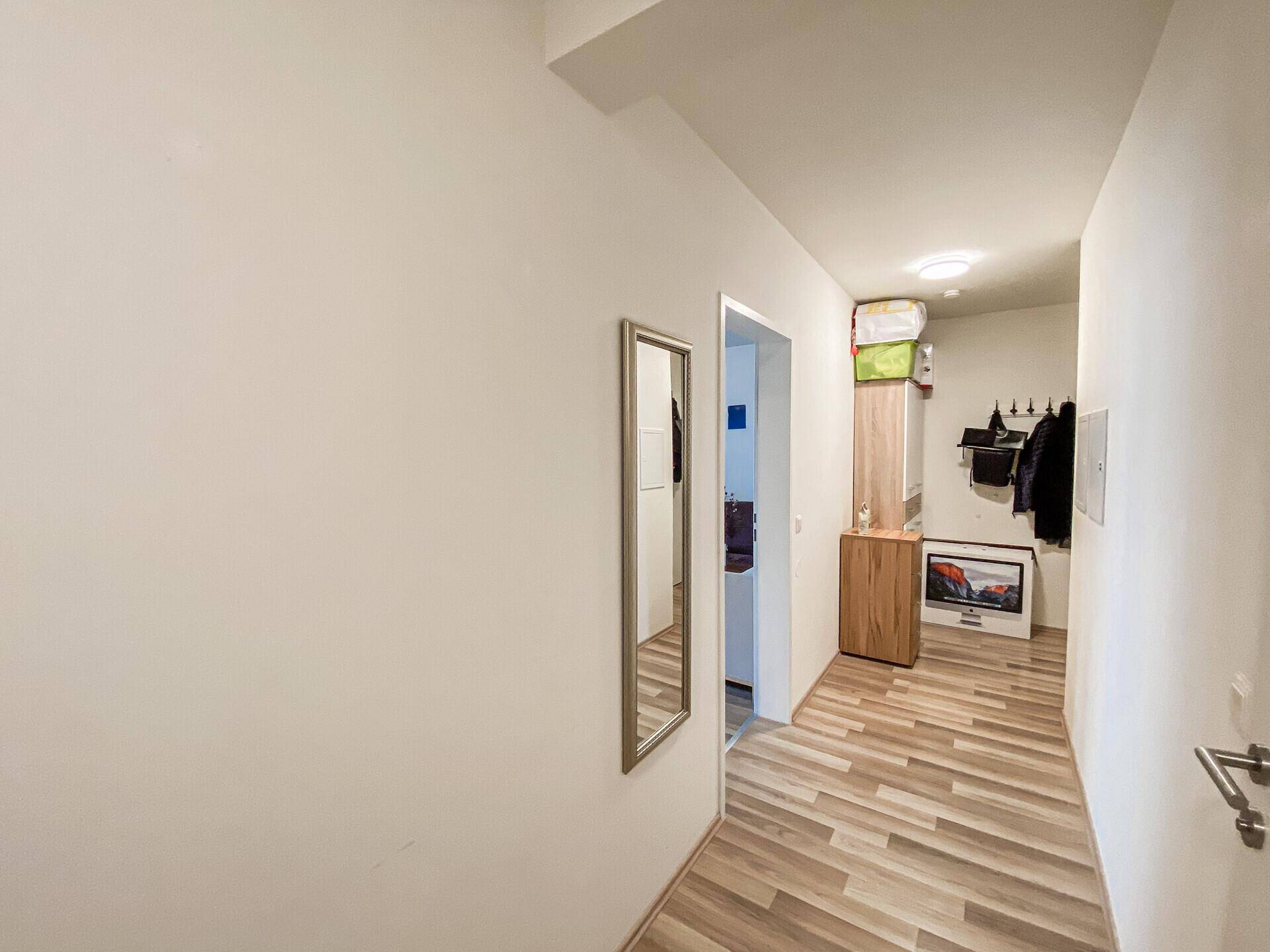 Helle 2-Zimmer-Wohnung mitBalkon - ideal für Singles oderPärchen - Ansicht 4