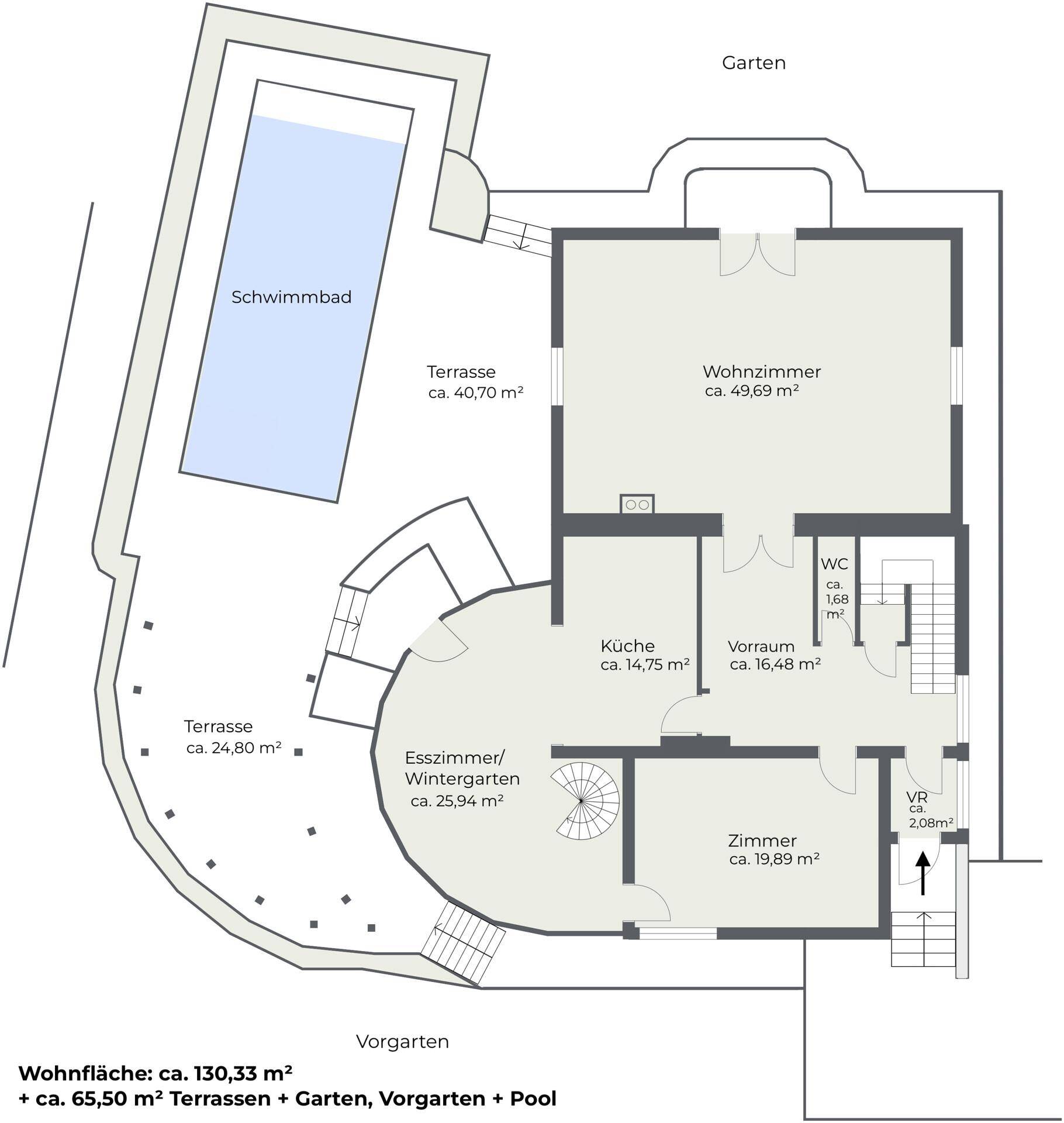 Grundriss des Erdgeschosses mit Wohnzimmer, Küche, Esszimmer und Pool.