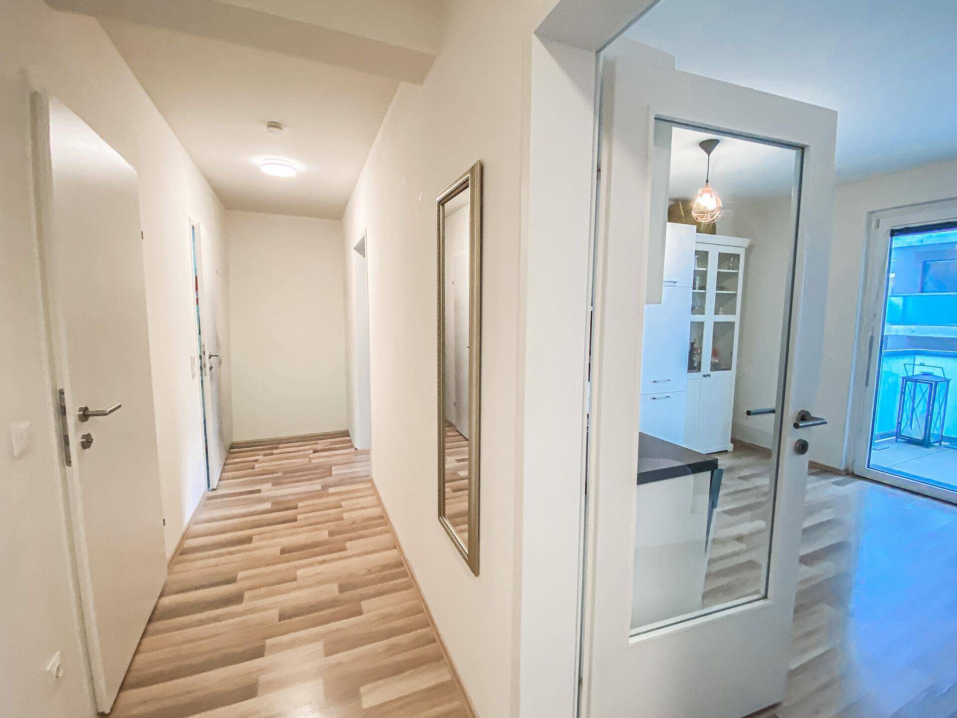 Helle 2-Zimmer-Wohnung mitBalkon - ideal für Singles oderPärchen - Ansicht 6