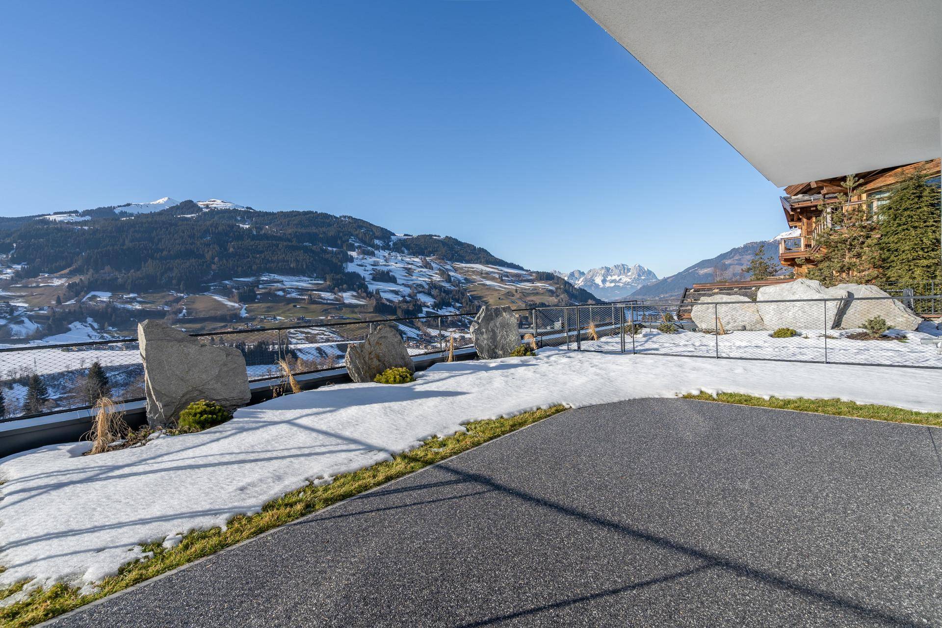 TERRASSE MIT WEITBLICK