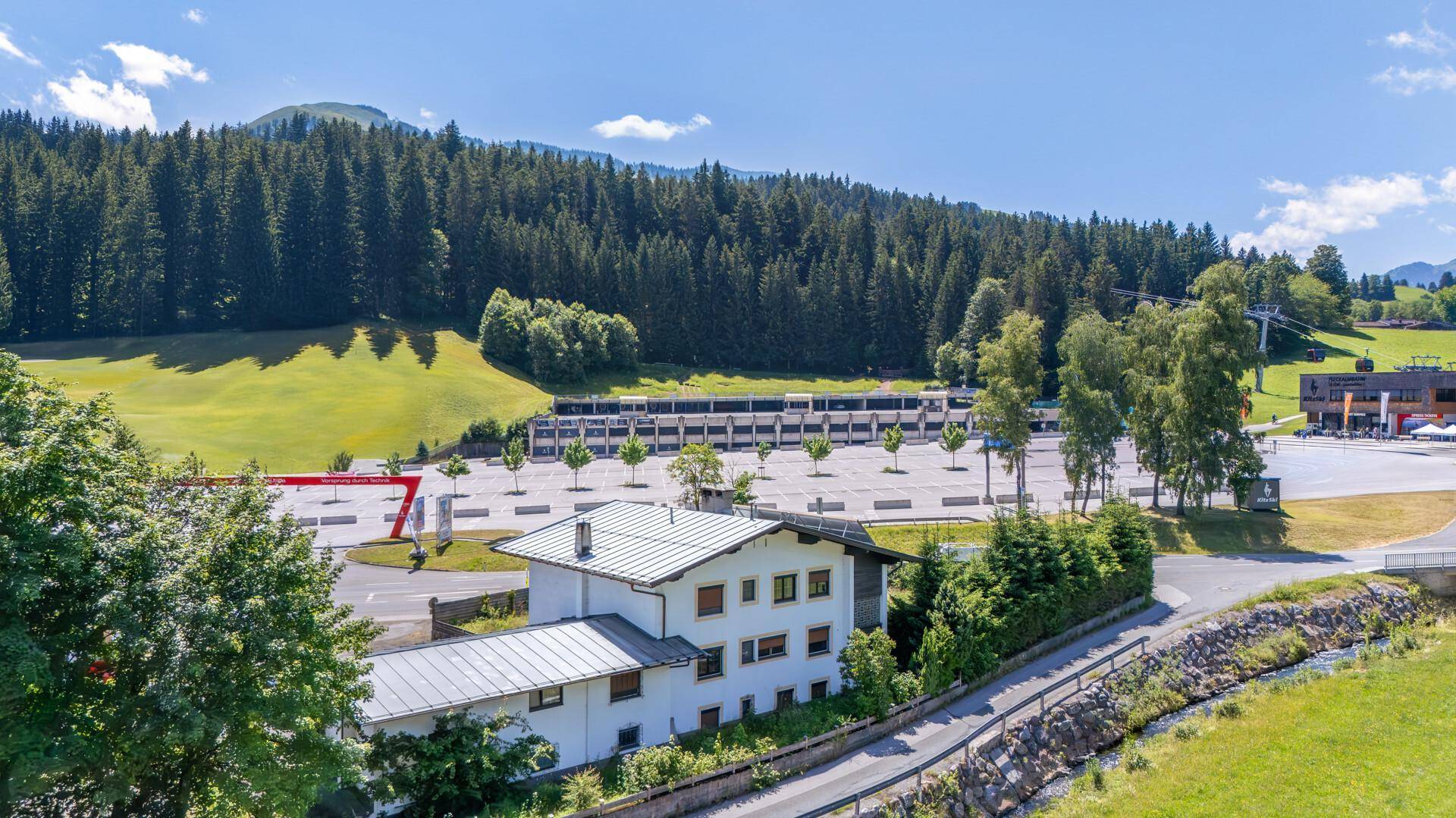 GRUNDSTÜCK MIT ALTBESTAND