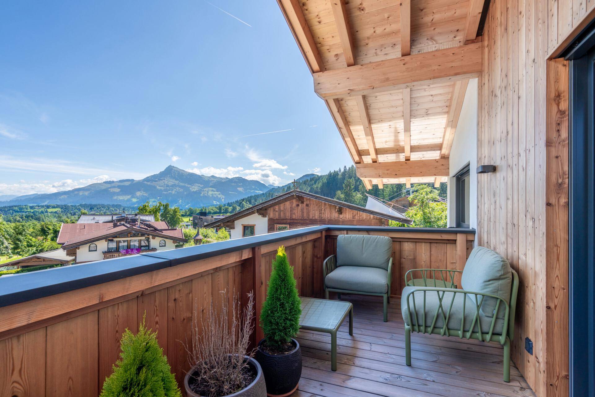 BALKON MIT HORNBLICK