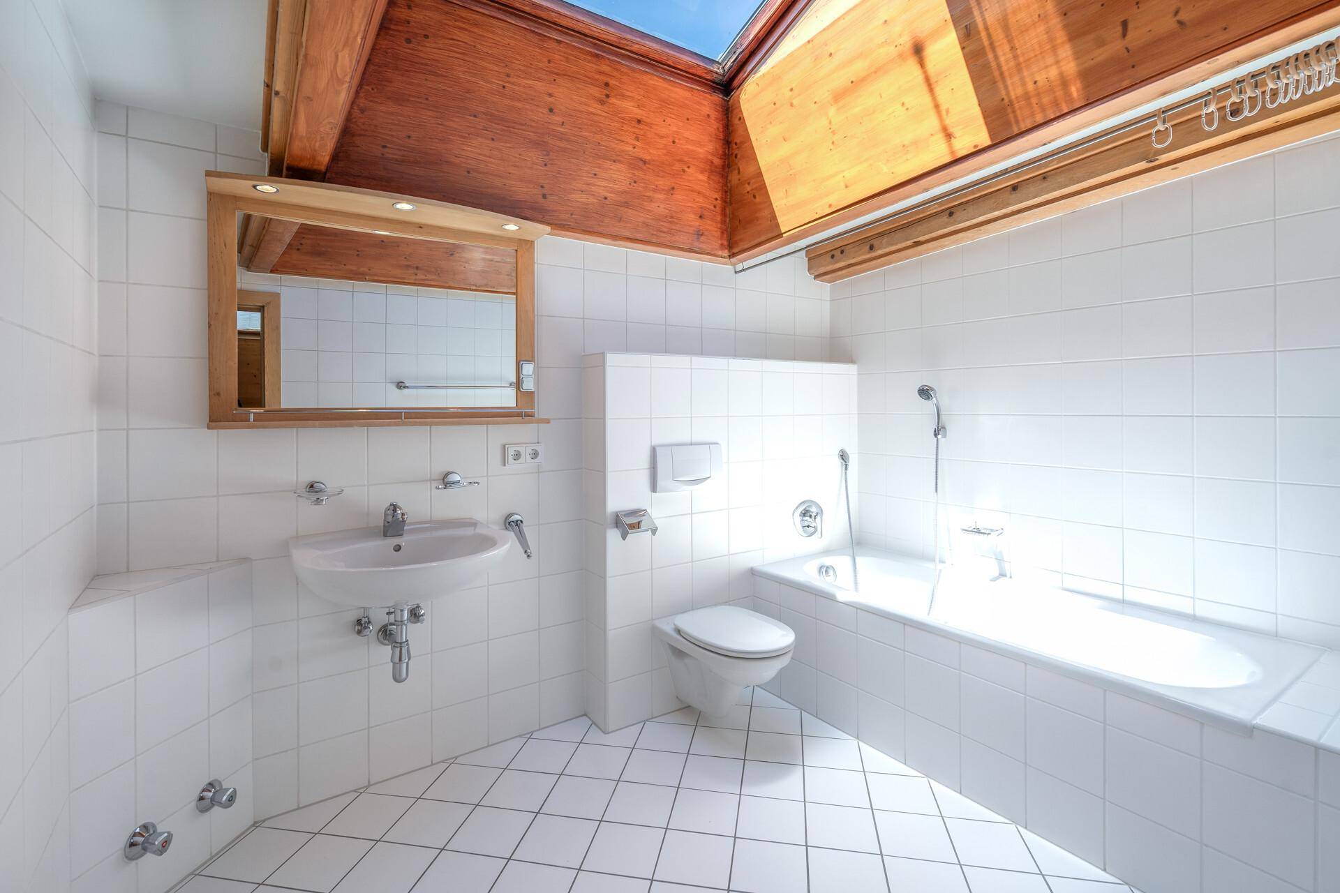 BADEZIMMER MIT WANNE