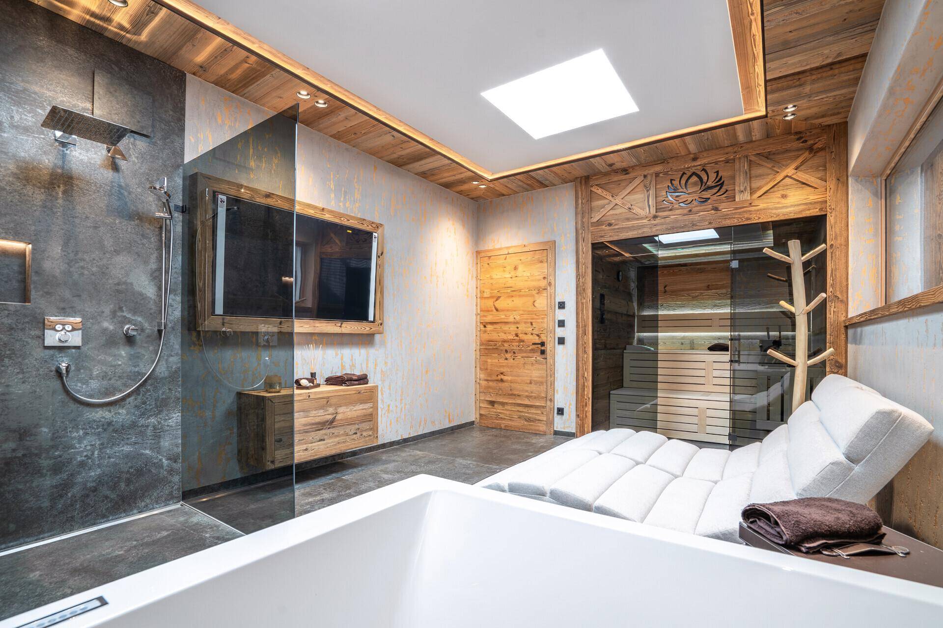 WELLNESSBEREICH MIT SAUNA