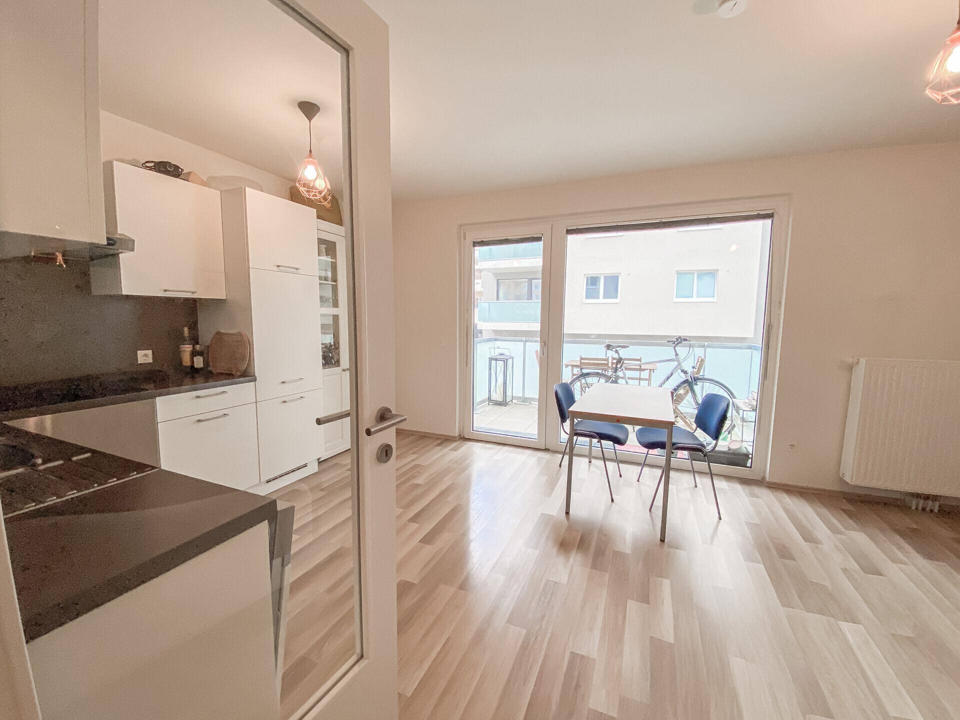 Helle 2-Zimmer-Wohnung mitBalkon - ideal für Singles oderPärchen - Ansicht 3