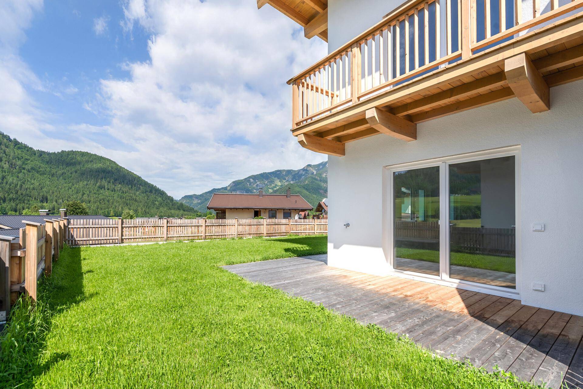 TERRASSE MIT GARTEN
