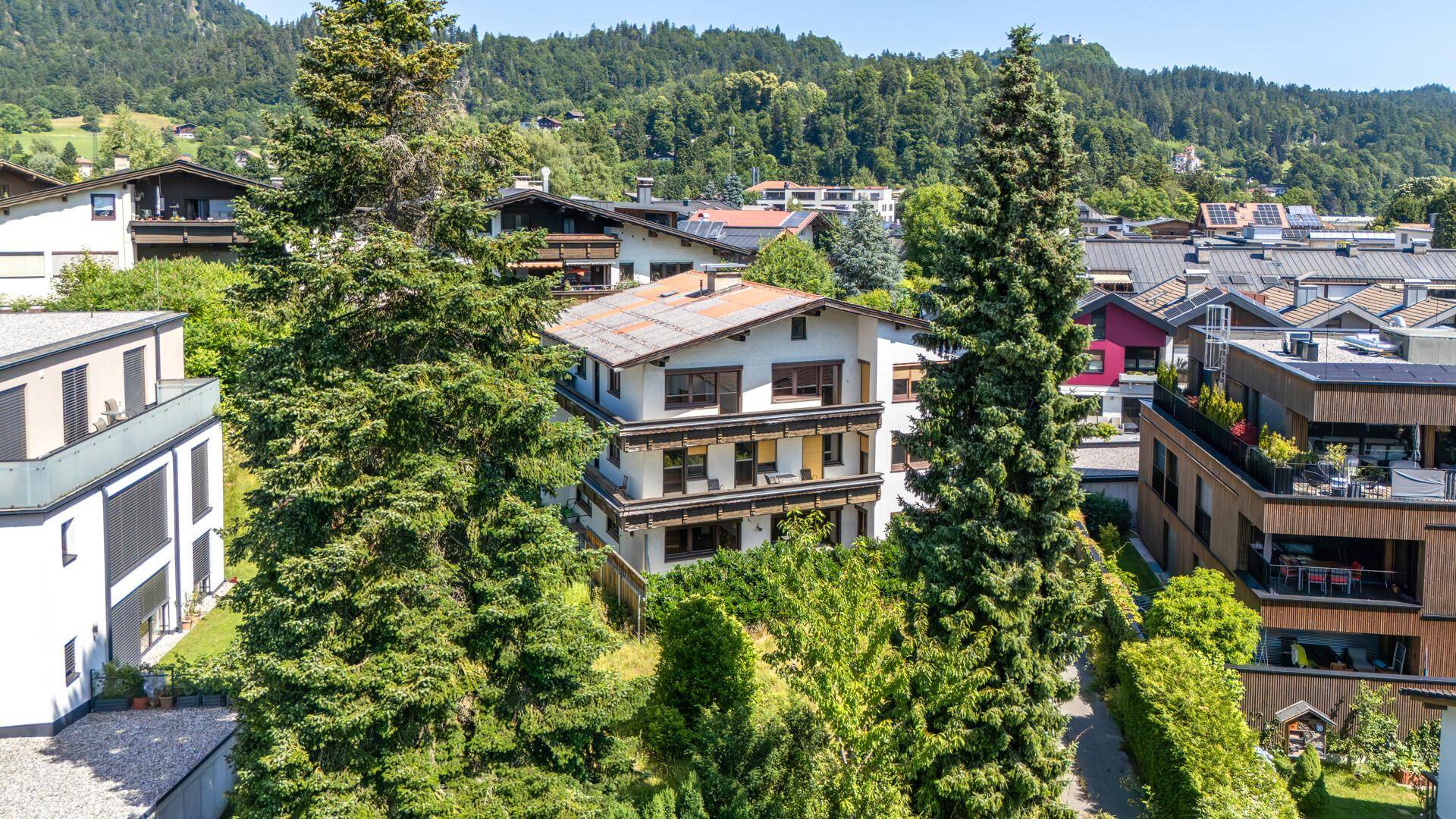 GRUNDSTÜCK MIT ALTBESTAND