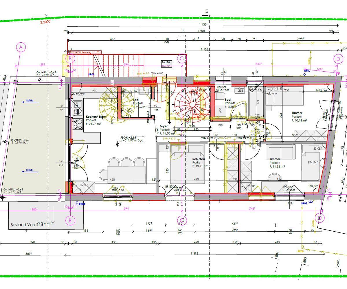 Detaillierter Grundriss mit Raumaufteilung, Küche, Bädern und Wendeltreppe.