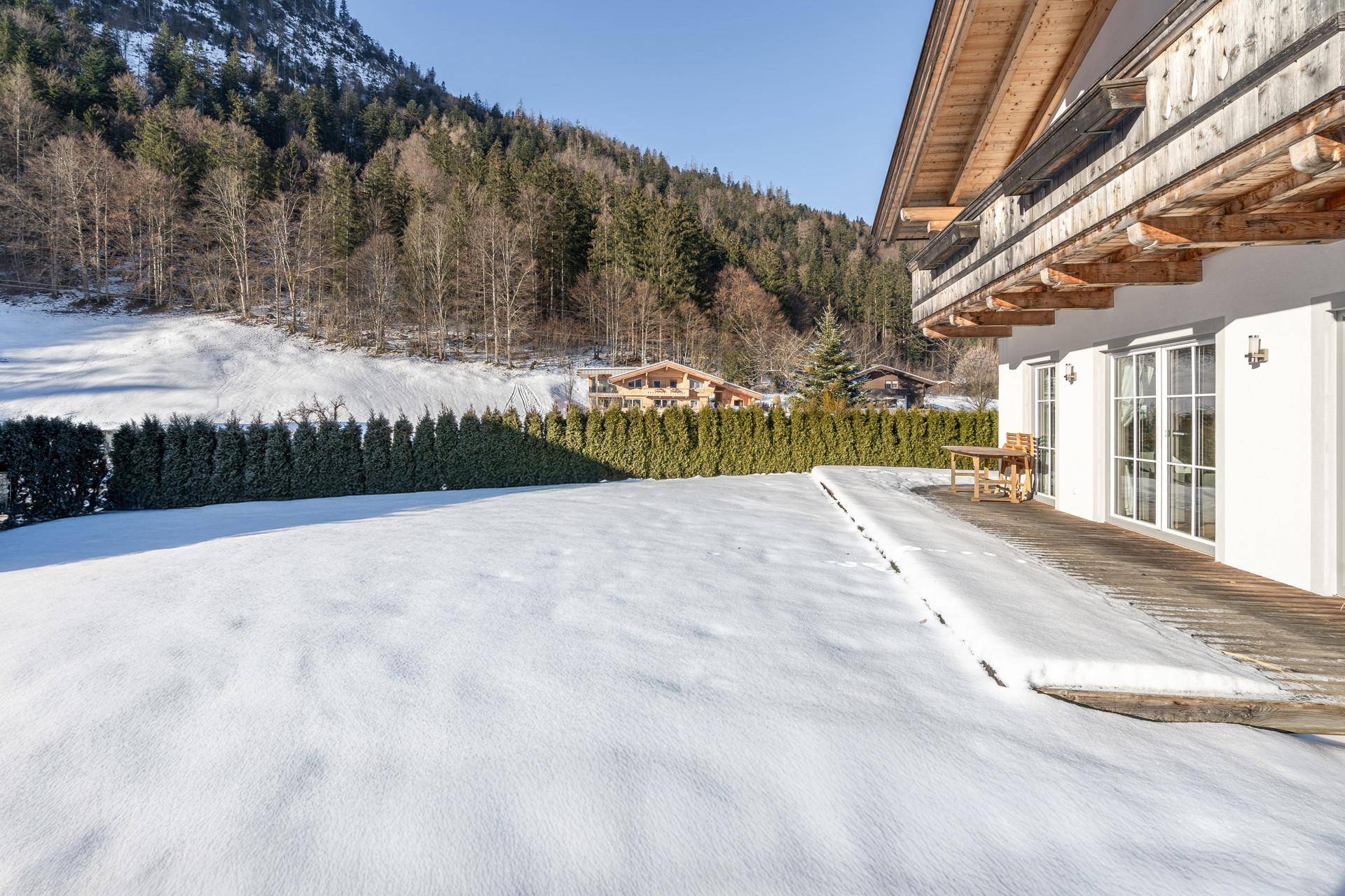 TERRASSE MIT GARTEN