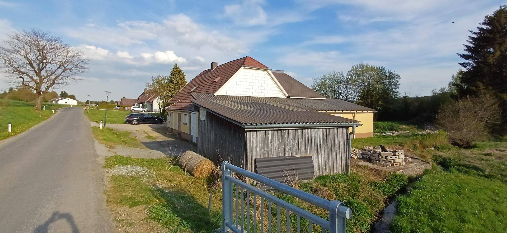 Sanierungsbedürftiges Haus mit traumhaftem Grundstück - Ansicht 3
