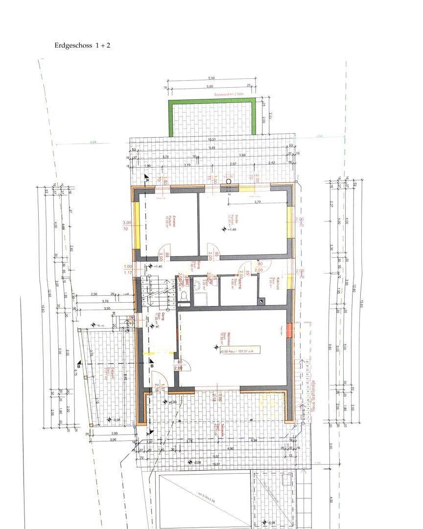 Grundriss des Erdgeschosses zeigt zwei separate Wohneinheiten mit jeweils einem Zimmer und Bad.