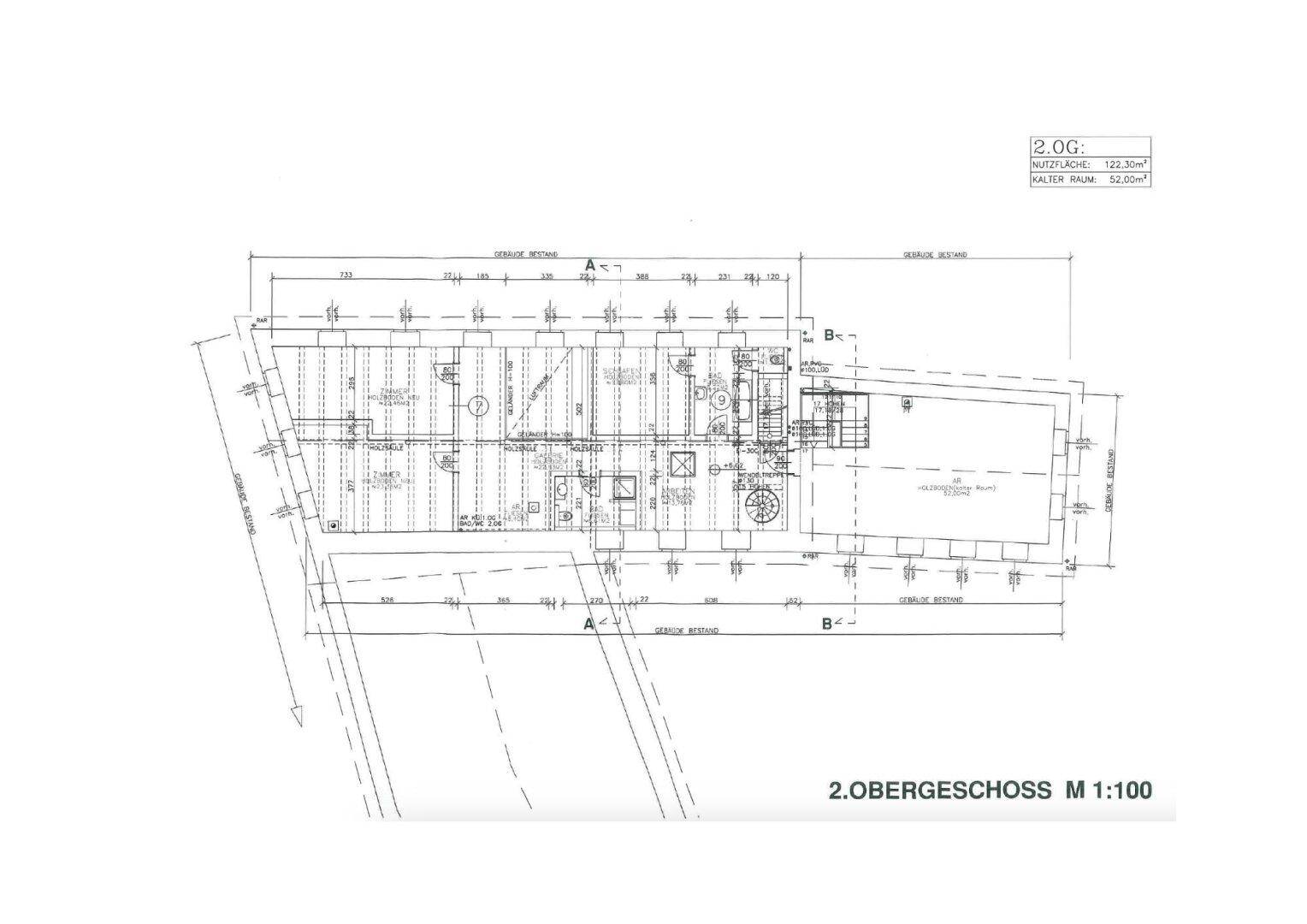 Grundriss des zweiten Obergeschosses mit Treppenaufgang und mehreren Räumen.
