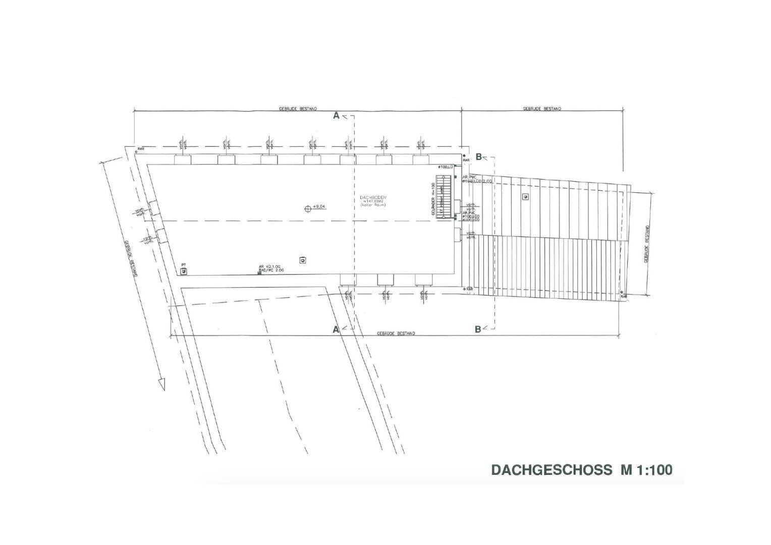 Grundriss des Dachgeschosses mit Treppenaufgang und offenem Bereich unter der Dachschräge.
