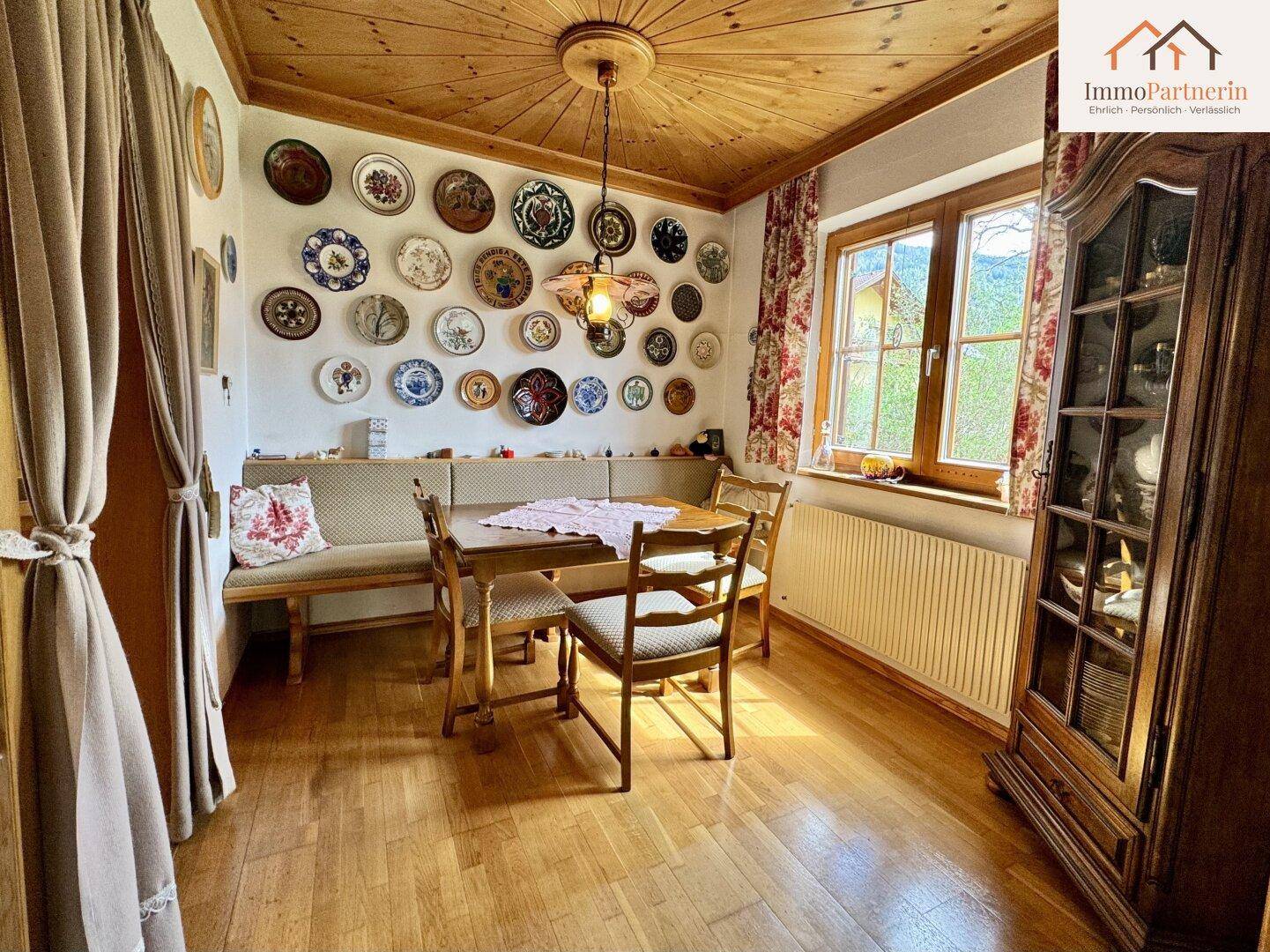Charmantes Landhaus mit Alpenblick, 2.400 m² Bauland &amp; Ausbaupotenzial – pohled 3