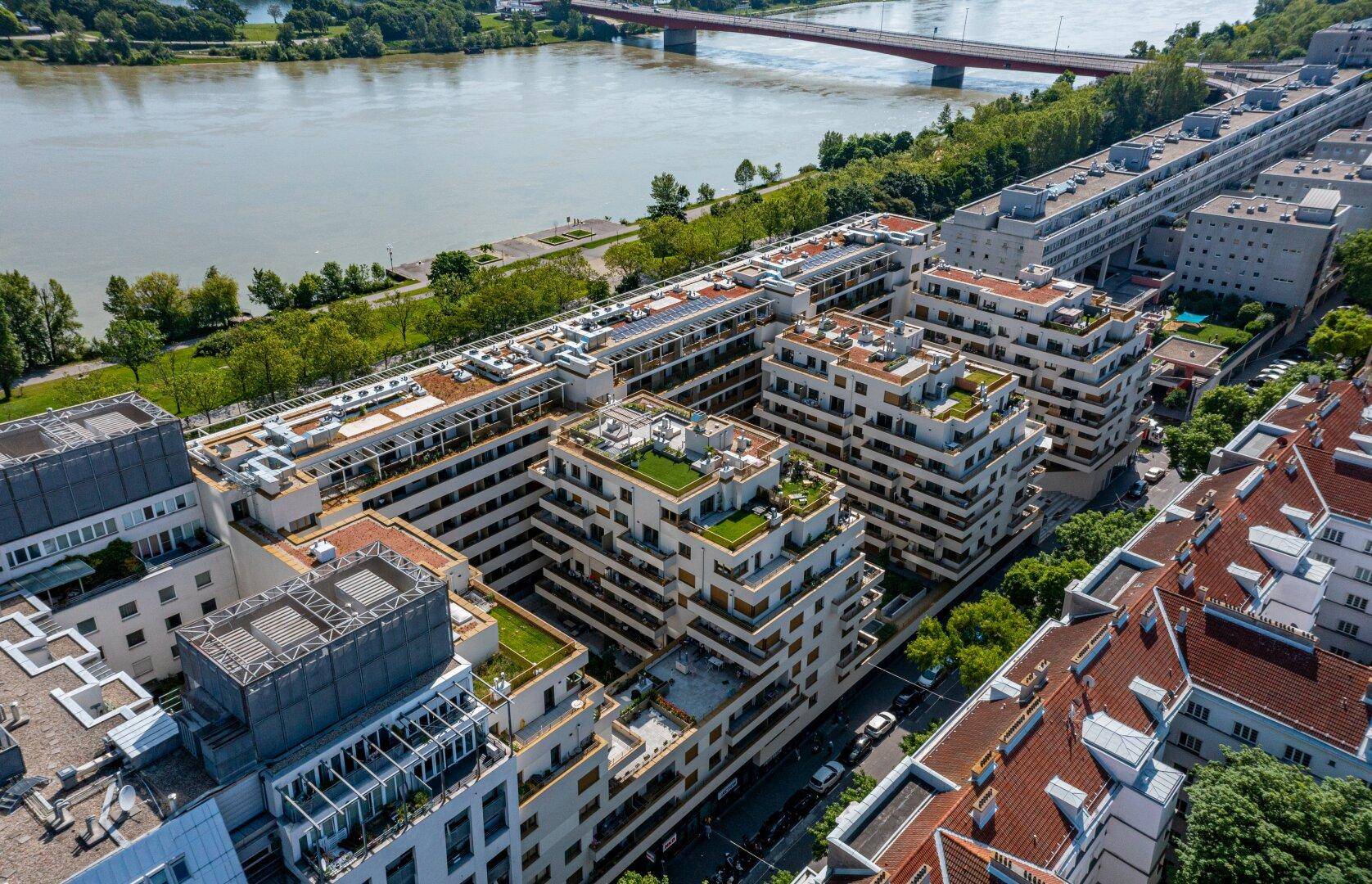 ab sofort verfügbar! Schöne 2 Zimmer Wohnung mit Blick auf die Donau - Więcej