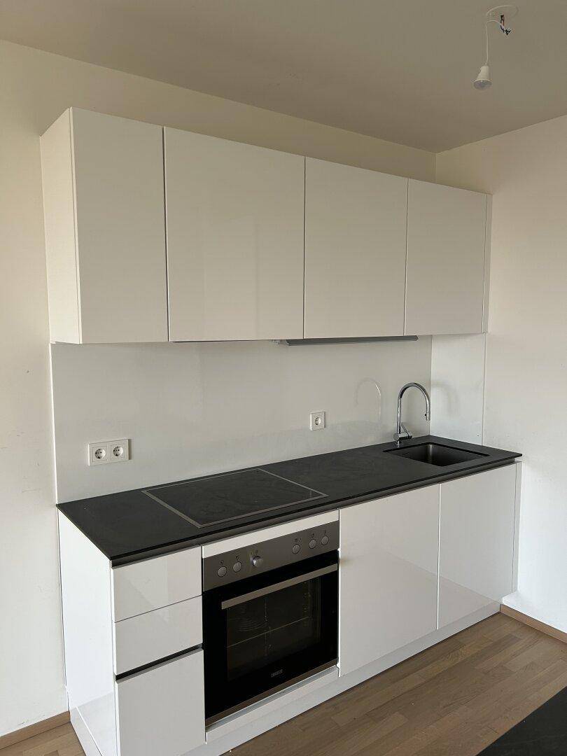 ab 15.08. verfügbar: Traumhafte 2 Zimmer Wohnung im 6. Obergeschoss mit Lift - Ansicht 2
