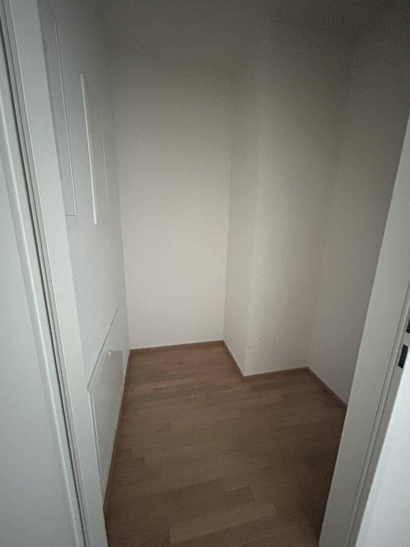 ab 15.08. verfügbar: Traumhafte 2 Zimmer Wohnung im 6. Obergeschoss mit Lift - Ansicht 4