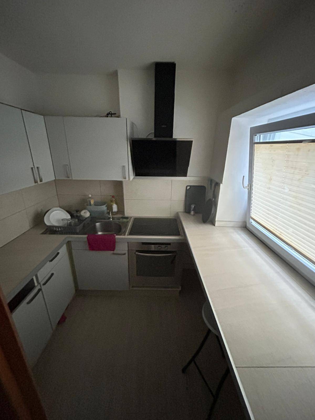 Moderne 2-Zimmer Dachwohnung mit Einbauküche - Ansicht 2