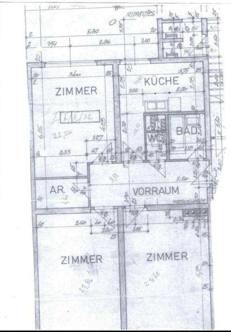Detaillierter Grundriss mit Zimmern, Küche, Bad und separatem WC.
