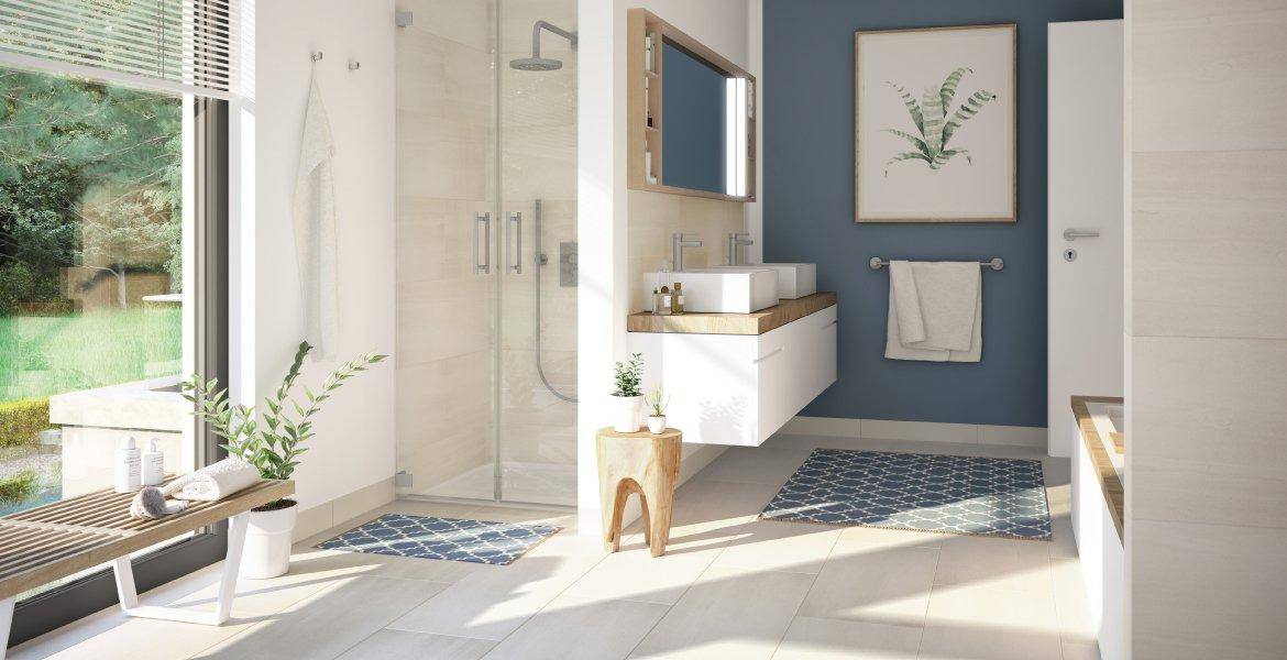 Helles, modernes Badezimmer mit begehbarer Dusche, Doppelwaschbecken und großem Fenster mit Grünblick.