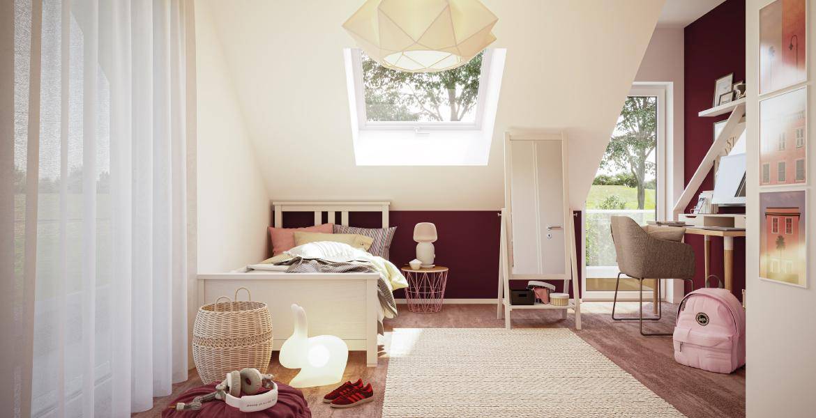 Helles Kinderzimmer mit Dachfenster, Schreibtisch und Zugang zu einem kleinen Außenbereich.