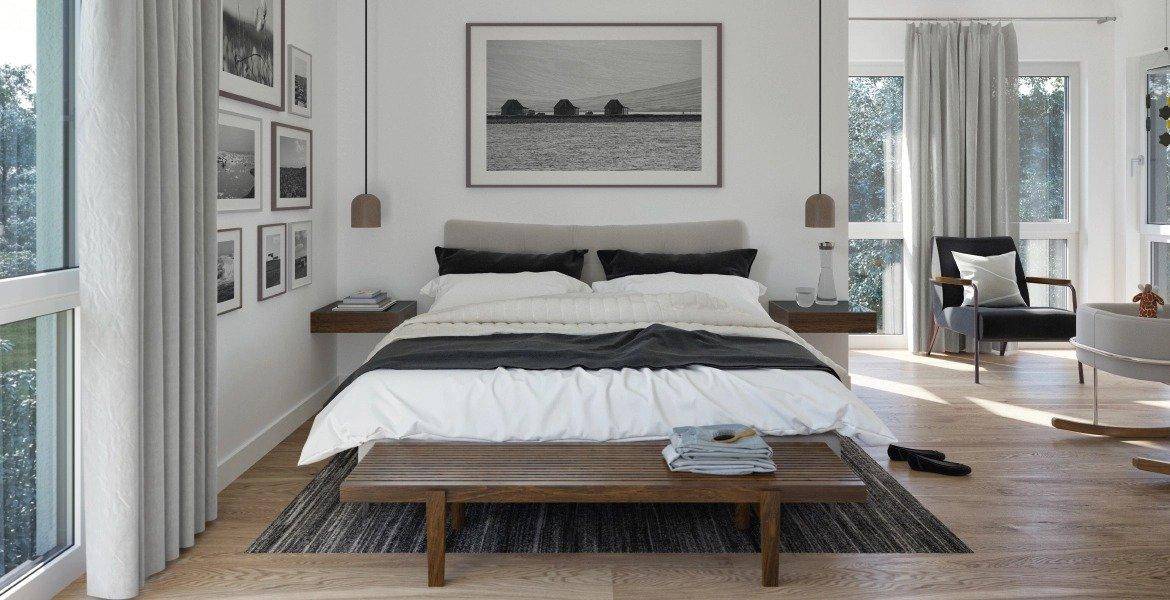Modernes Schlafzimmer mit großem Bett, Holzboden und bodentiefen Fenstern für viel Tageslicht.