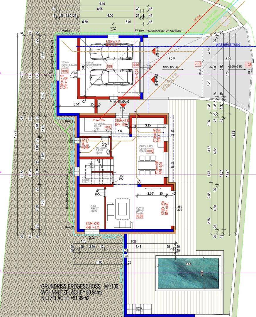 Grundriss des Erdgeschosses mit integrierter Doppelgarage, offenem Wohnbereich und Außenpool.