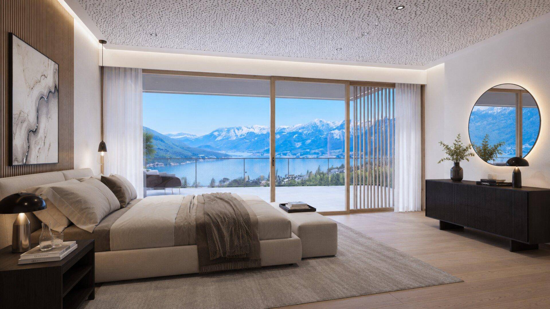 Modernes Schlafzimmer mit Seeblick, Bergblick und Zugang zu einem Balkon mit raumhohen Fenstern.