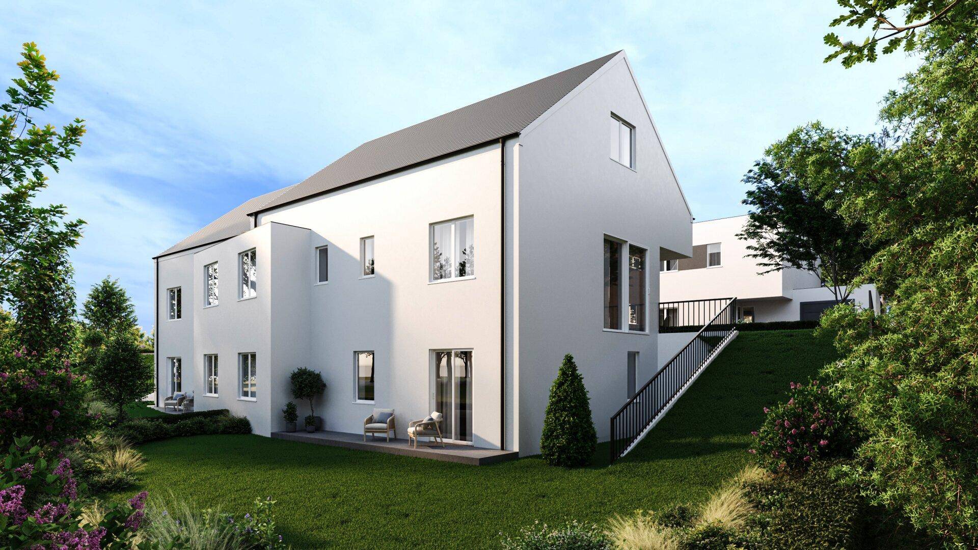 Moderne Architektur eines Einfamilienhauses mit gepflegtem Garten unter blauem Himmel.