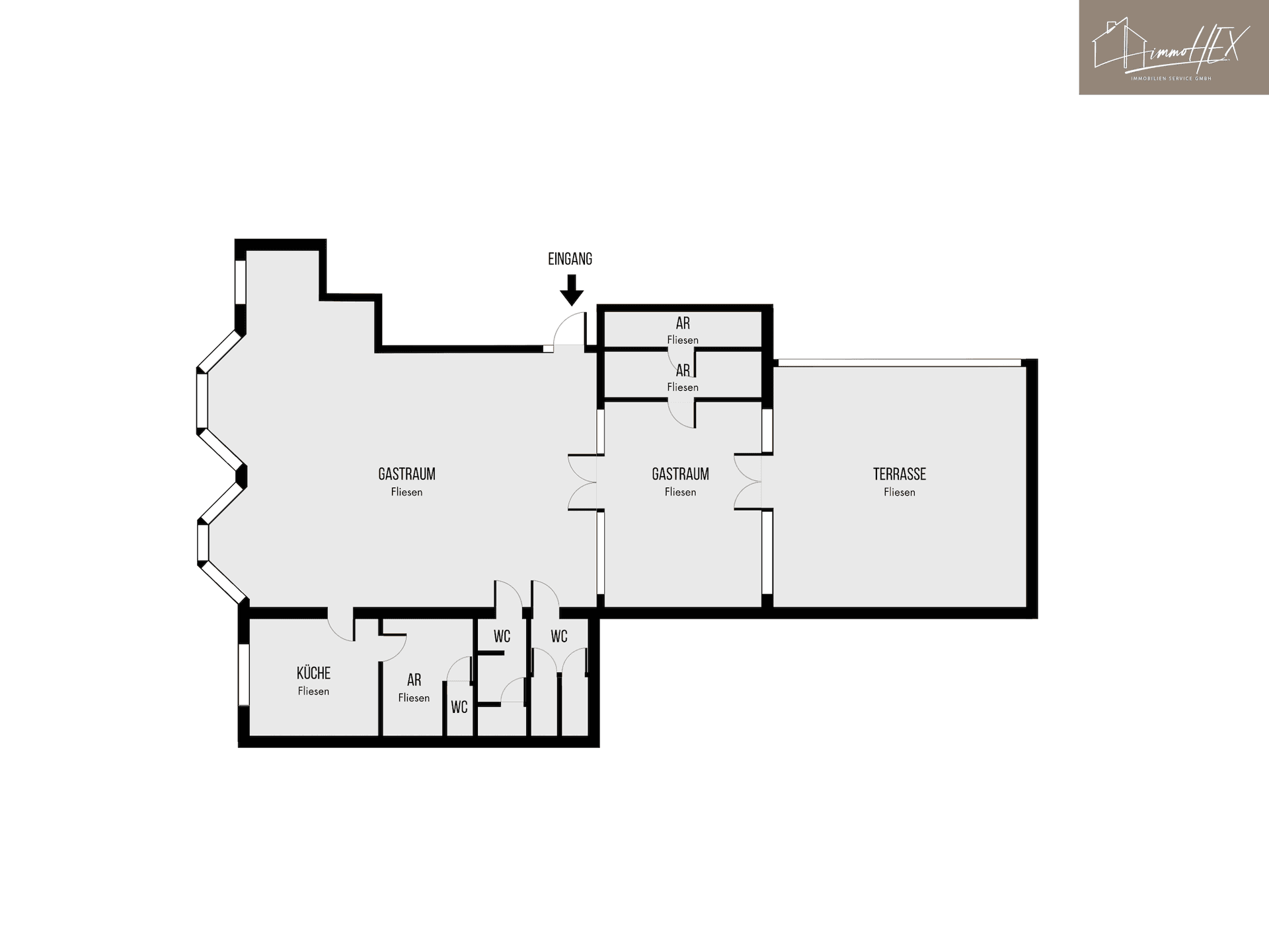 Grundriss des Gastronomiebereichs mit Gasträumen, Küche, Toiletten und Terrasse.