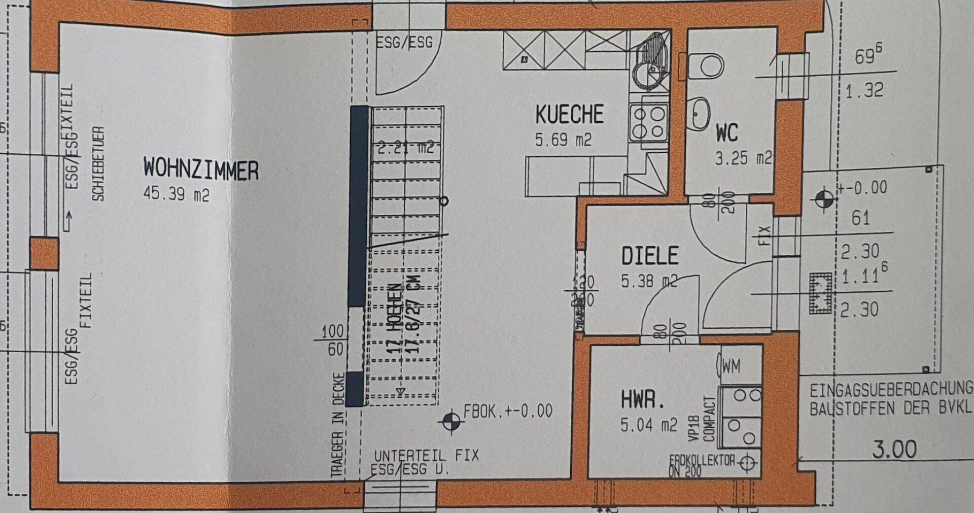 Detaillierter Grundriss des Erdgeschosses mit Wohnzimmer, Küche und Hauswirtschaftsraum.