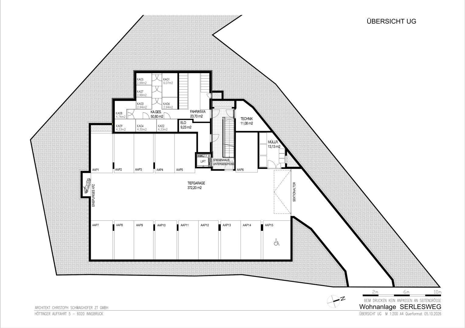 Grundriss der Tiefgarage und des Untergeschosses mit Parkplätzen, Abstellräumen und Aufzug.
