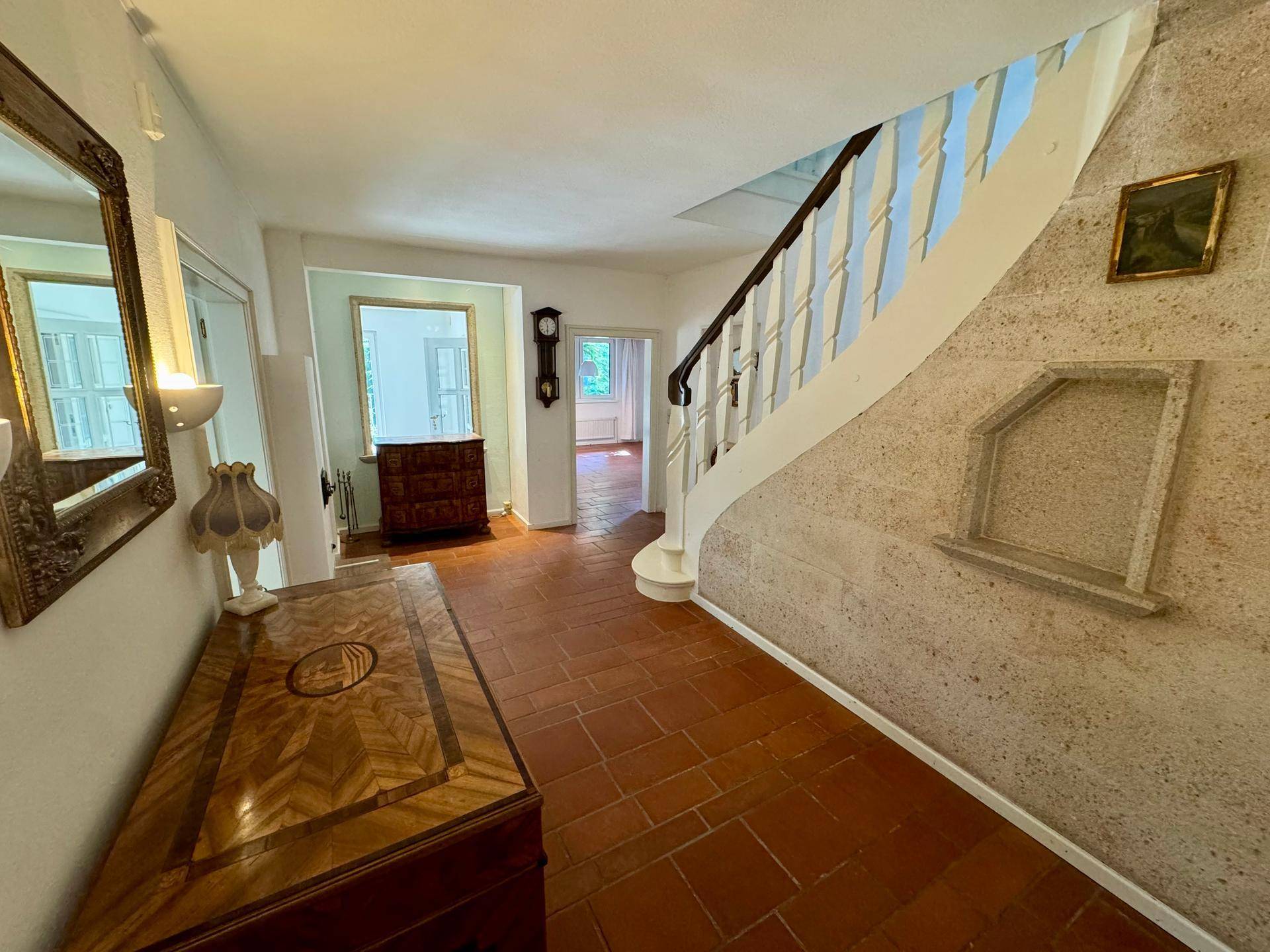 Villa in exklusiver Lage mit Garten, Sauna und großer Terrasse - Ansicht 3