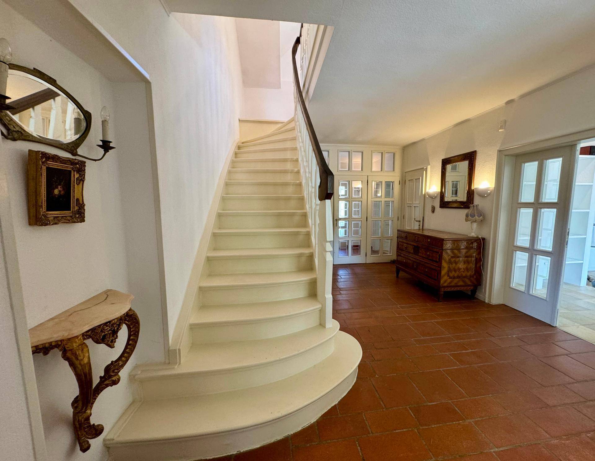 Villa in exklusiver Lage mit Garten, Sauna und großer Terrasse - Ansicht 2