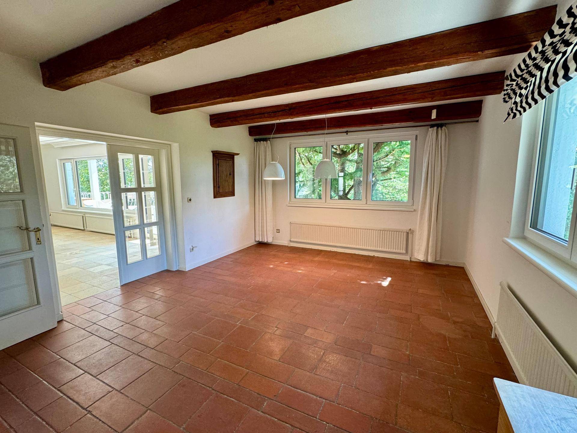 Villa in exklusiver Lage mit Garten, Sauna und großer Terrasse - Mehr