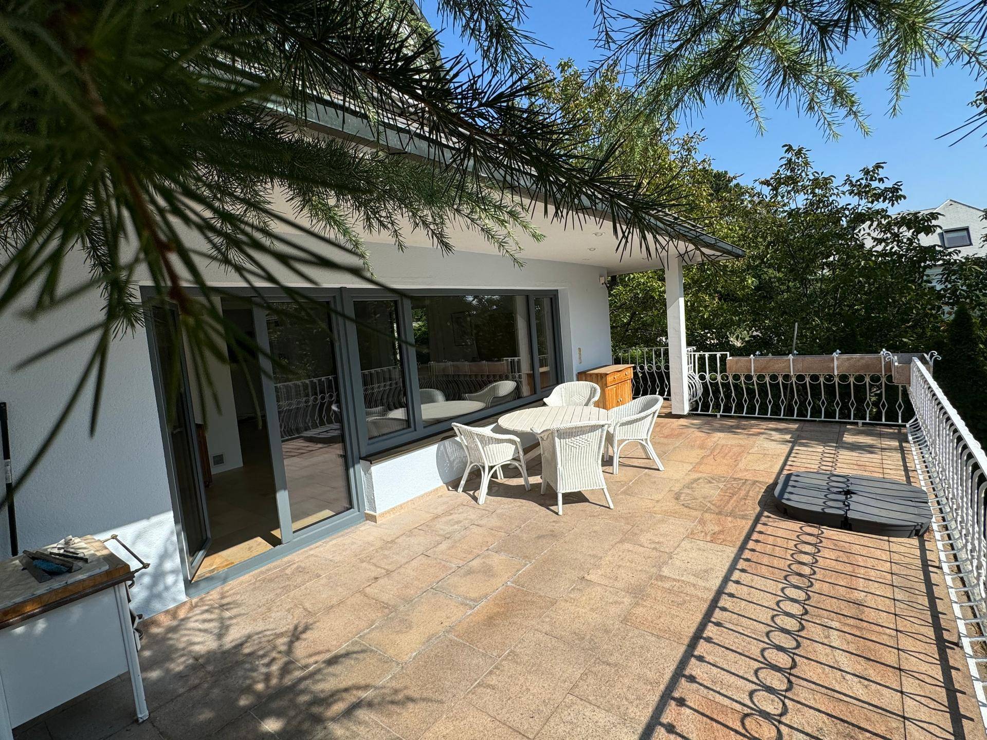 Villa in exklusiver Lage mit Garten, Sauna und großer Terrasse - Ansicht 4